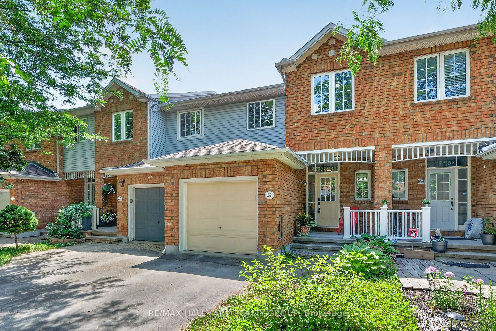 24 Gray Crescent, Kanata, ON K2K 3J6 photo 2
