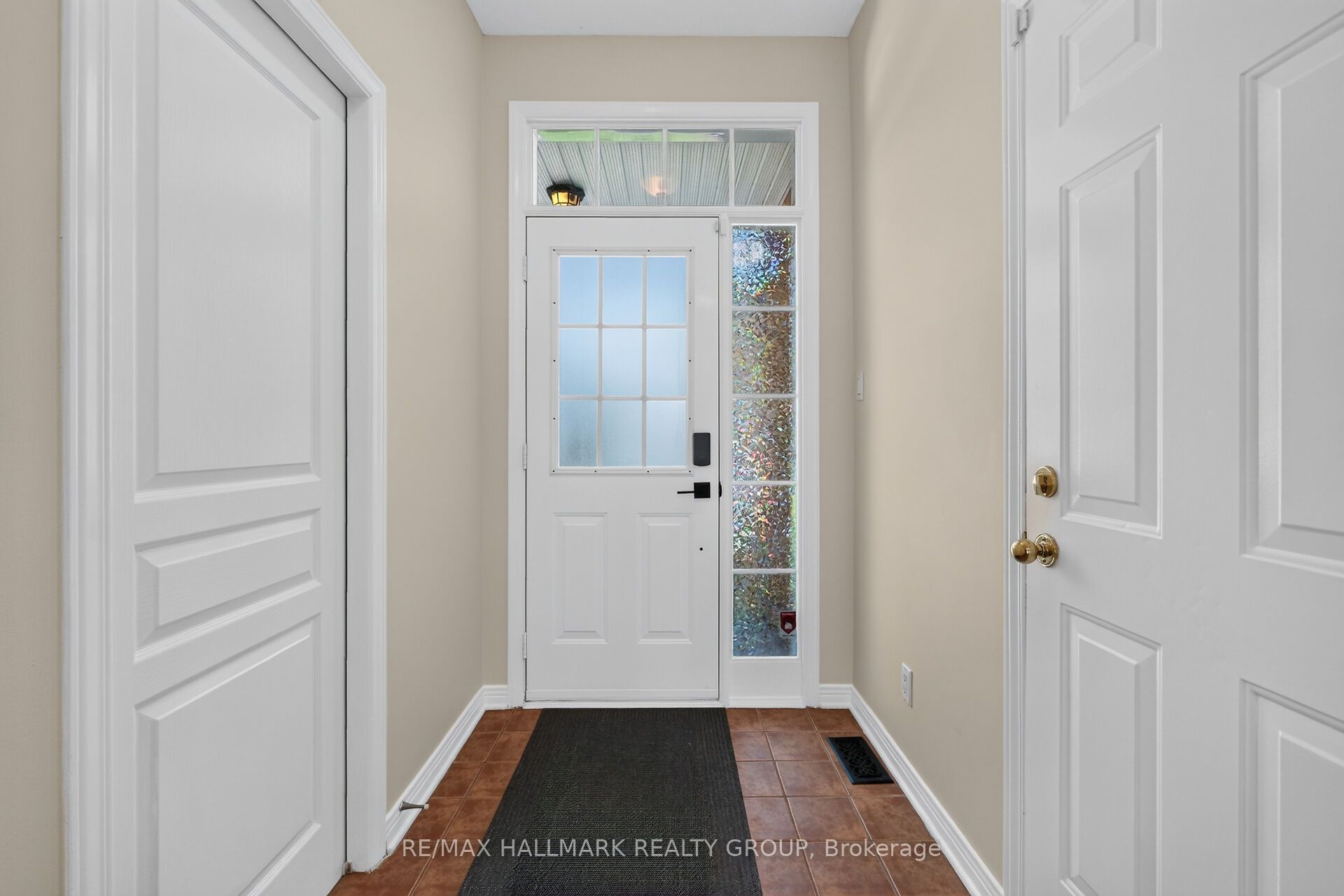 24 Gray Crescent, Kanata, ON K2K 3J6 photo 4