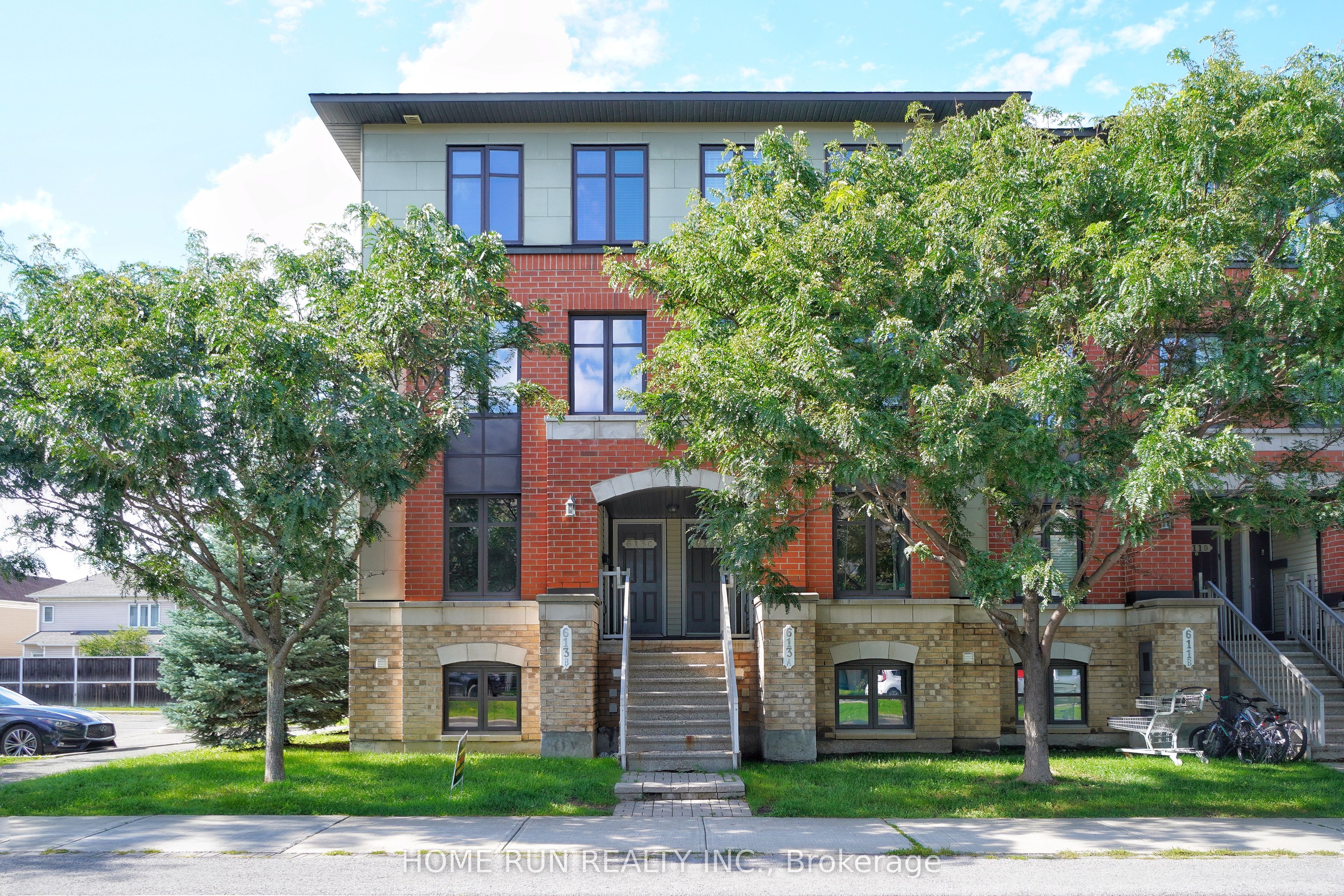 613 Chapman Mills Drive B, Barrhaven, ON K2J 5T1