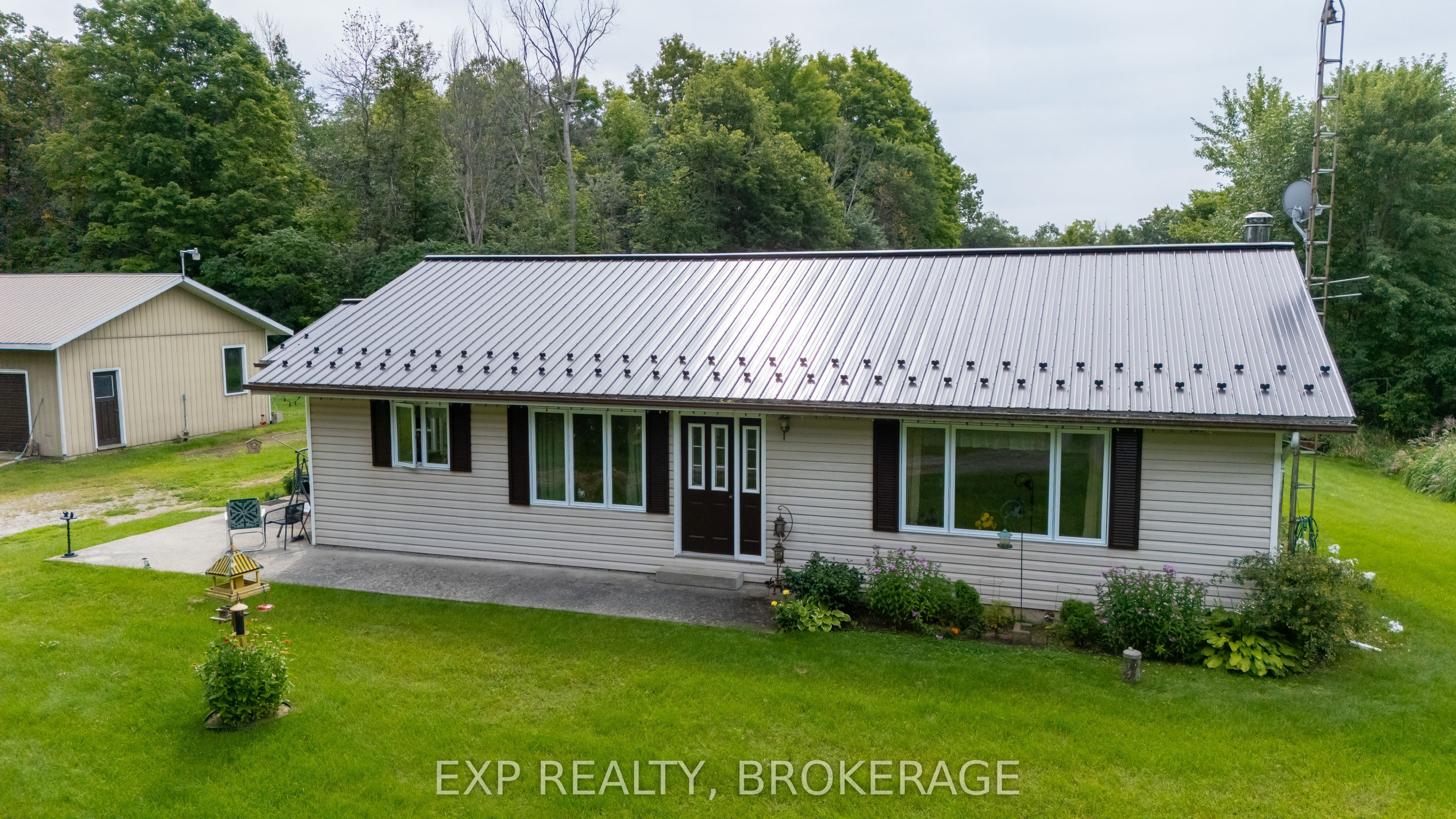 279 Munro Road, Tay Valley, ON K0H 2B0