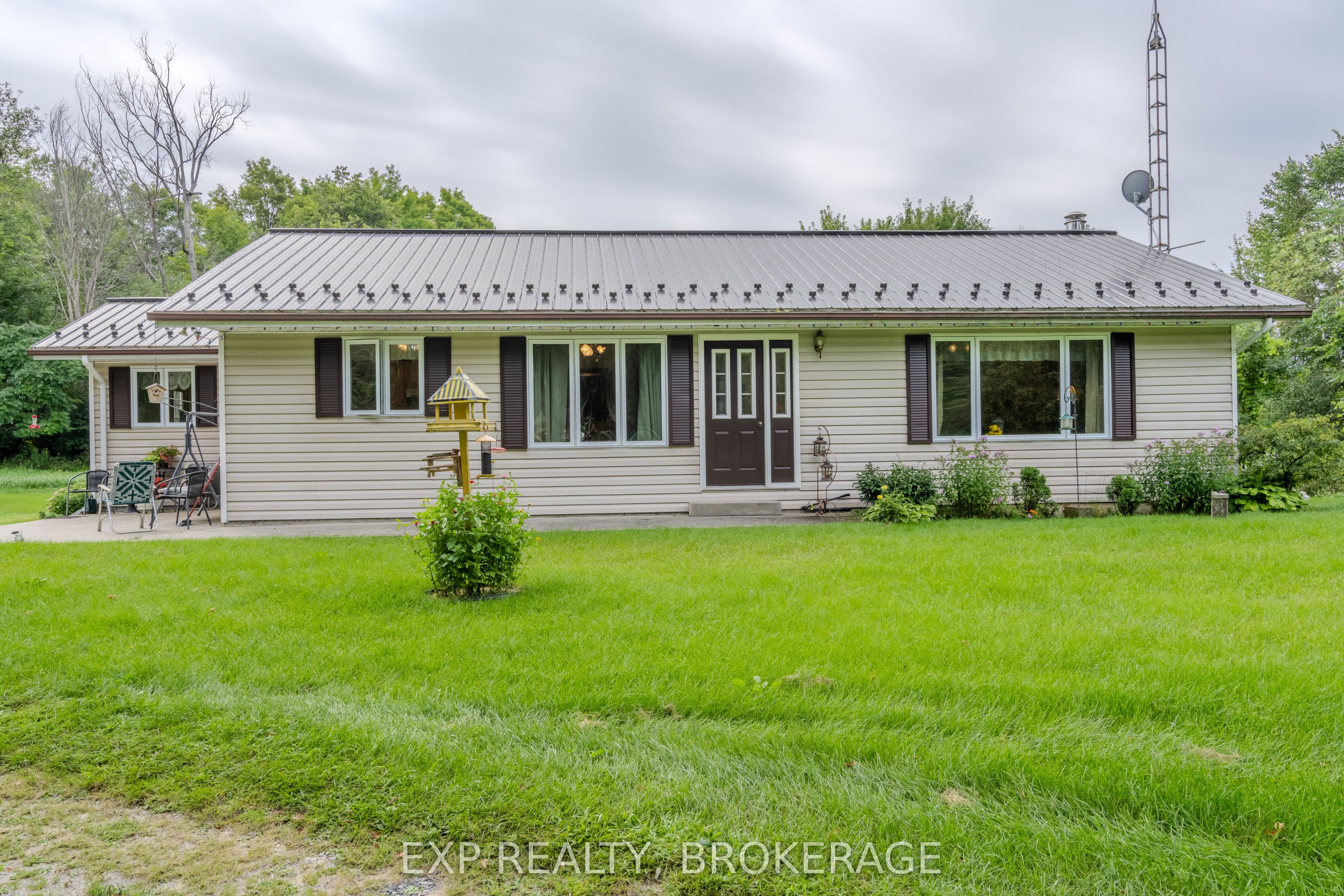 279 Munro Road, Tay Valley, ON K0H 2B0 photo 3