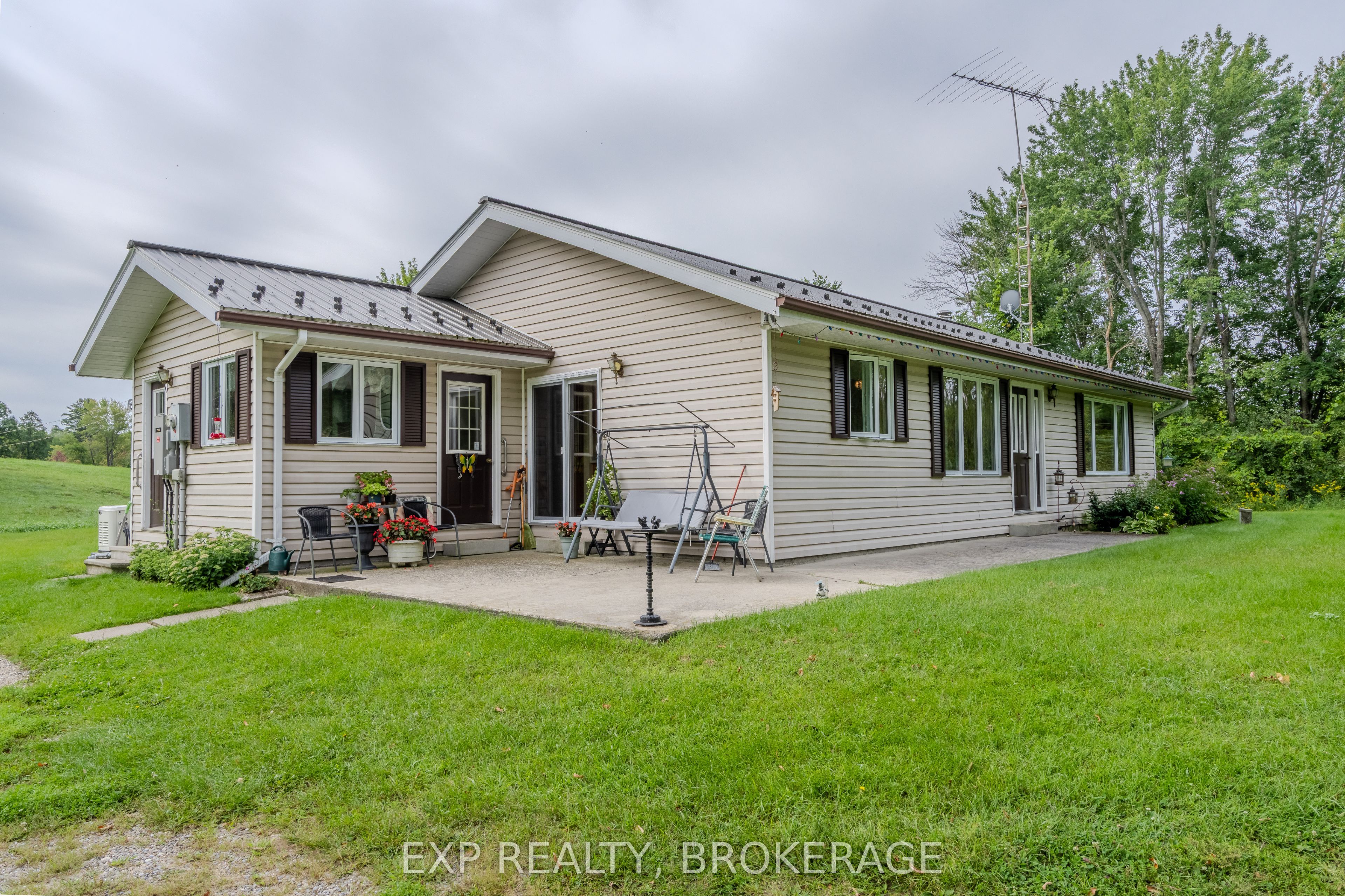 279 Munro Road, Tay Valley, ON K0H 2B0 photo 4