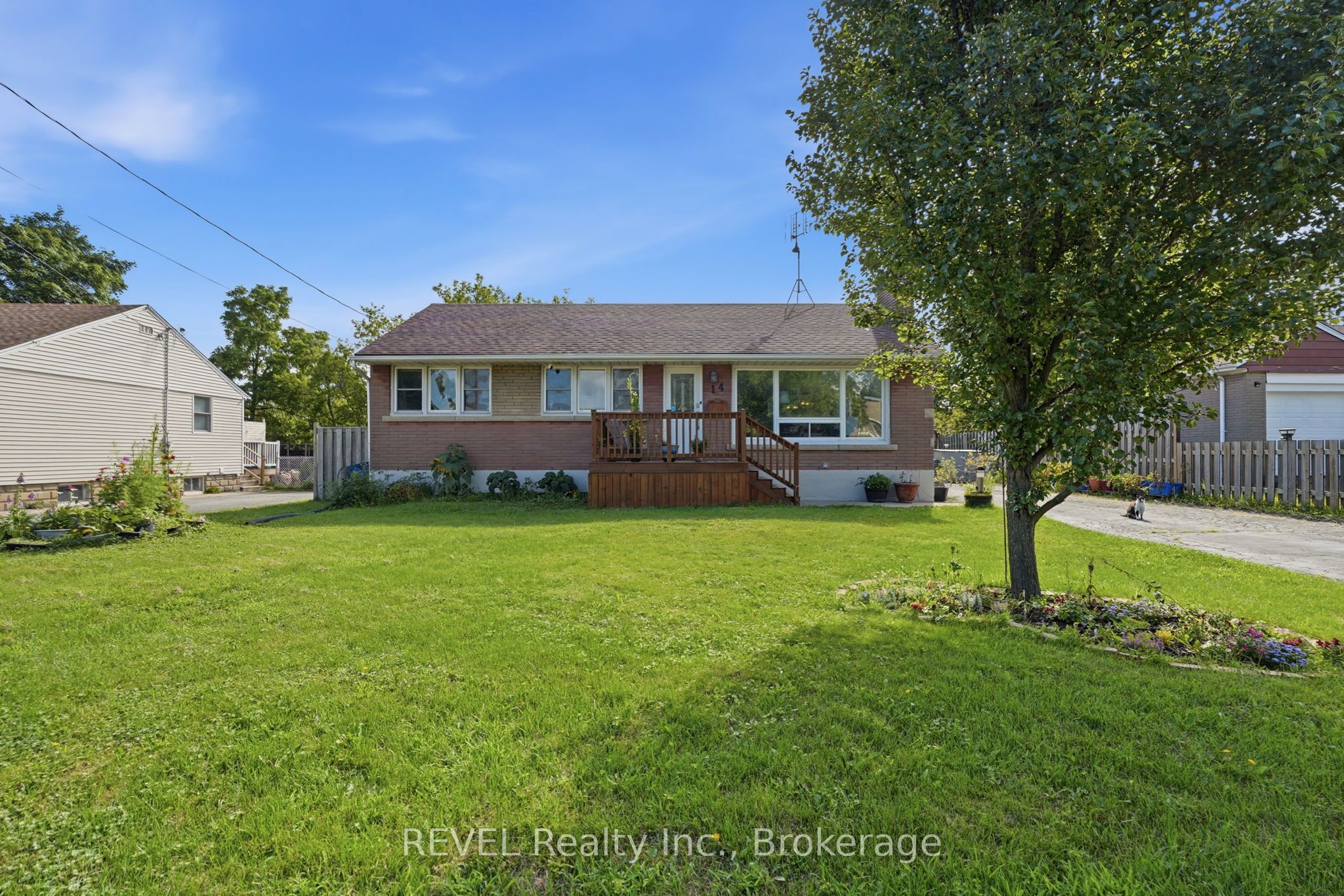 14 Gram Avenue, Welland, ON L3C 1H3