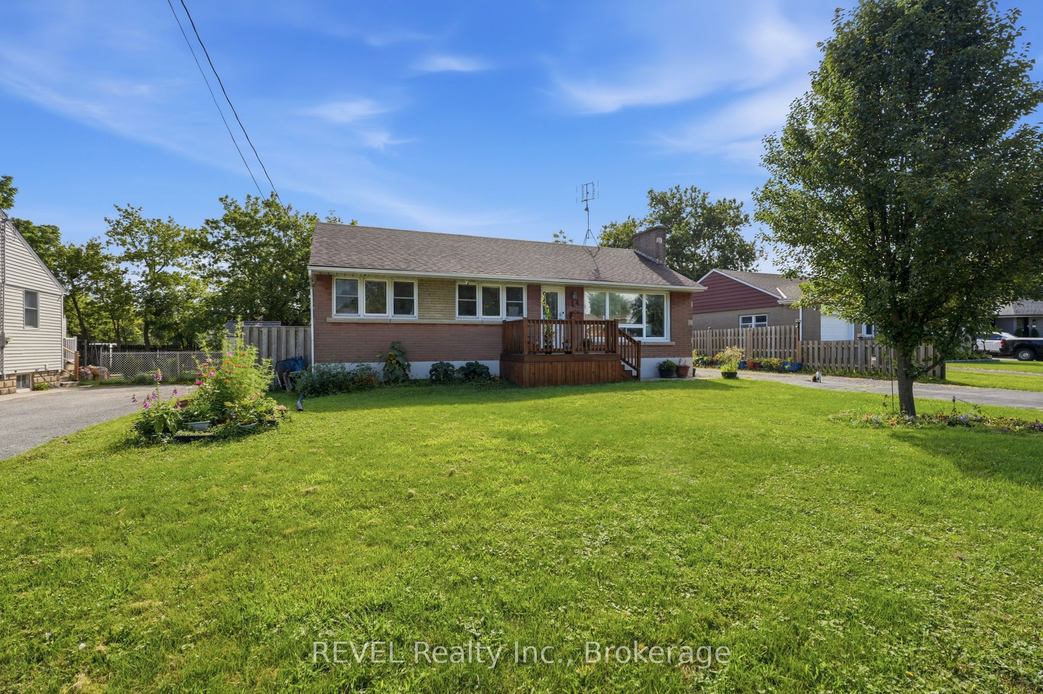 14 Gram Avenue, Welland, ON L3C 1H3 photo 2