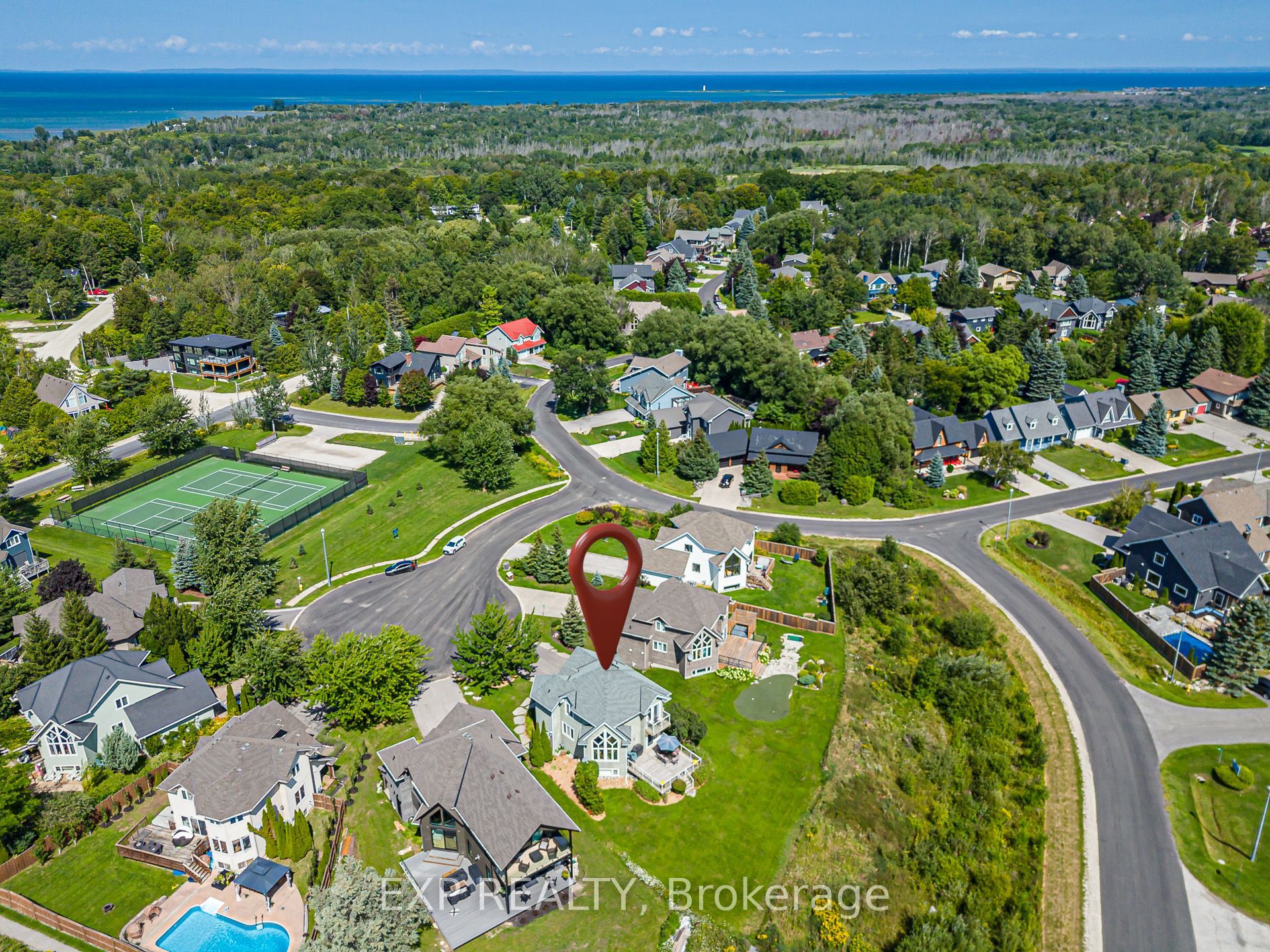 106 Crossan Court, Blue Mountains, ON L9Y 0M3 photo 2