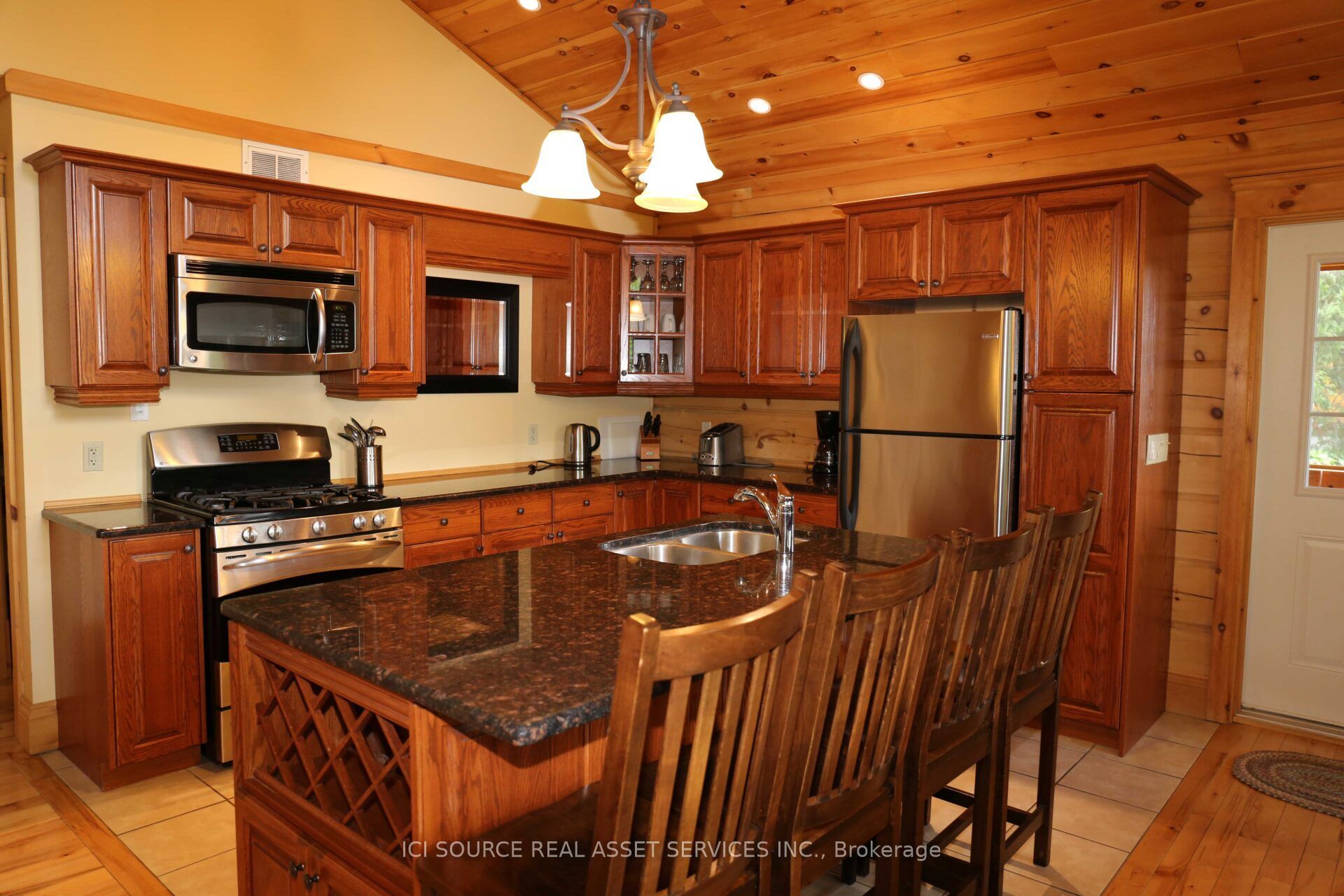 1016 Twin Pine Lane, Frontenac, ON K0H 1K0 photo 2