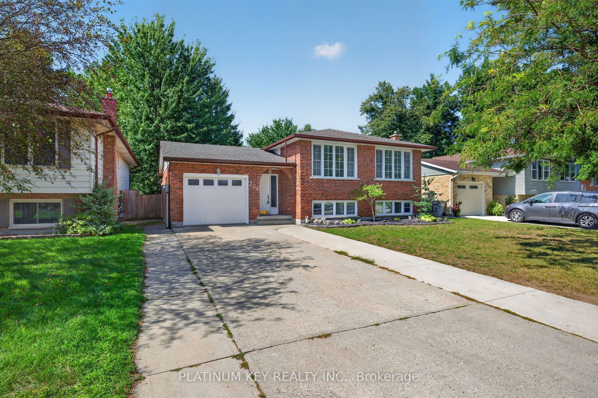 208 Southfield Drive, Strathroy-Caradoc, ON N7G 3V4