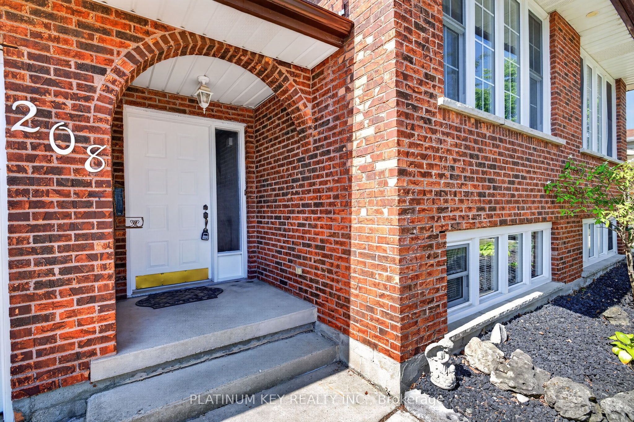 208 Southfield Drive, Strathroy-Caradoc, ON N7G 3V4 photo 4