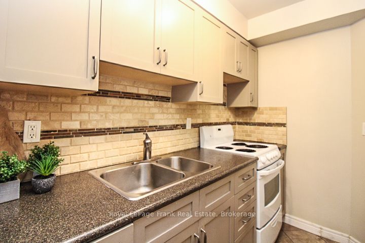 921 Armour Road 216, Peterborough, ON K9H 7K5 photo 3