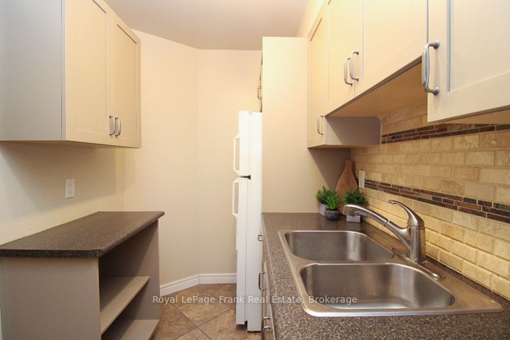 921 Armour Road 216, Peterborough, ON K9H 7K5 photo 4