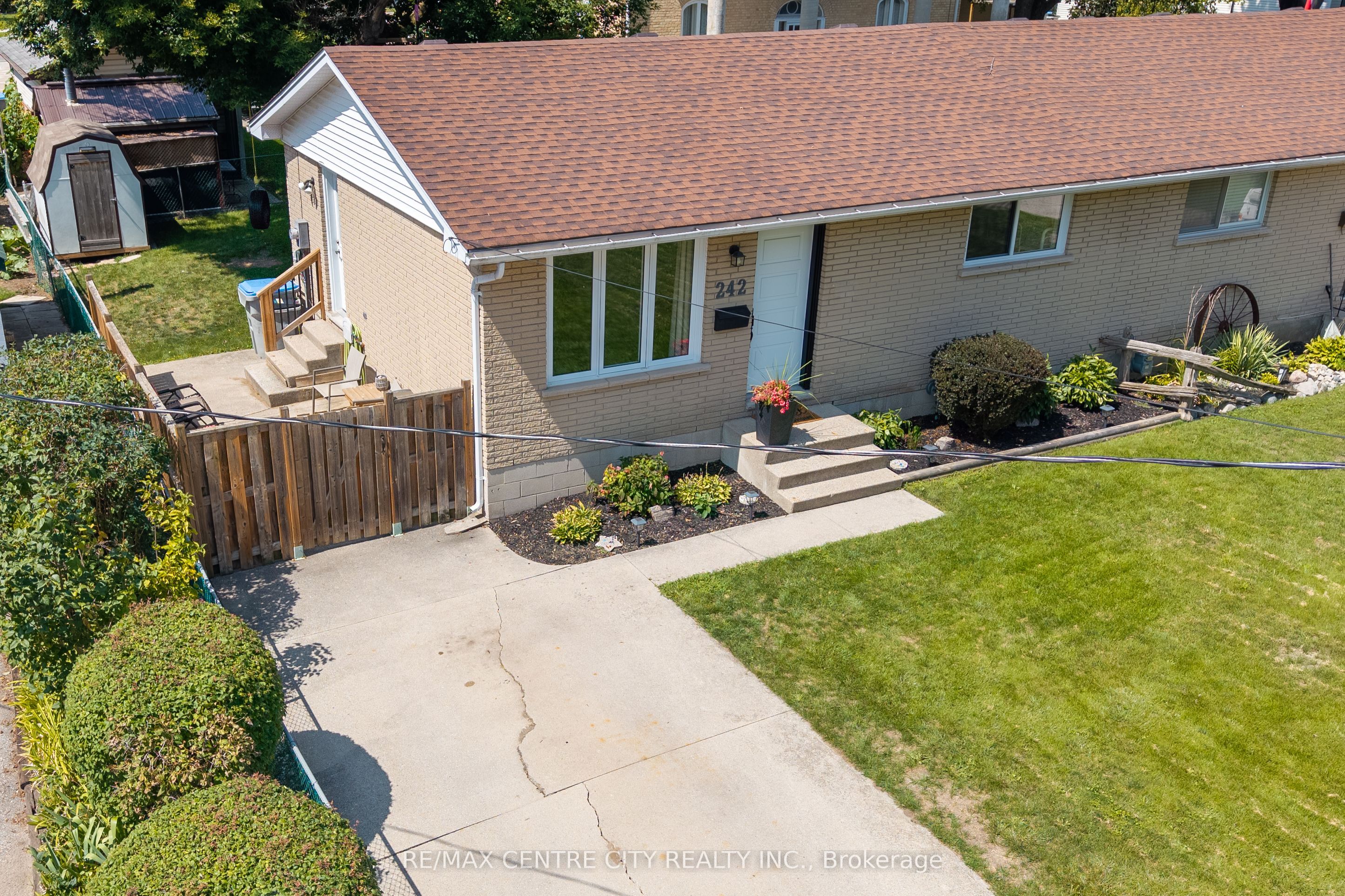 242 Rapley Street, Strathroy-Caradoc, ON N7G 3E6 photo 3