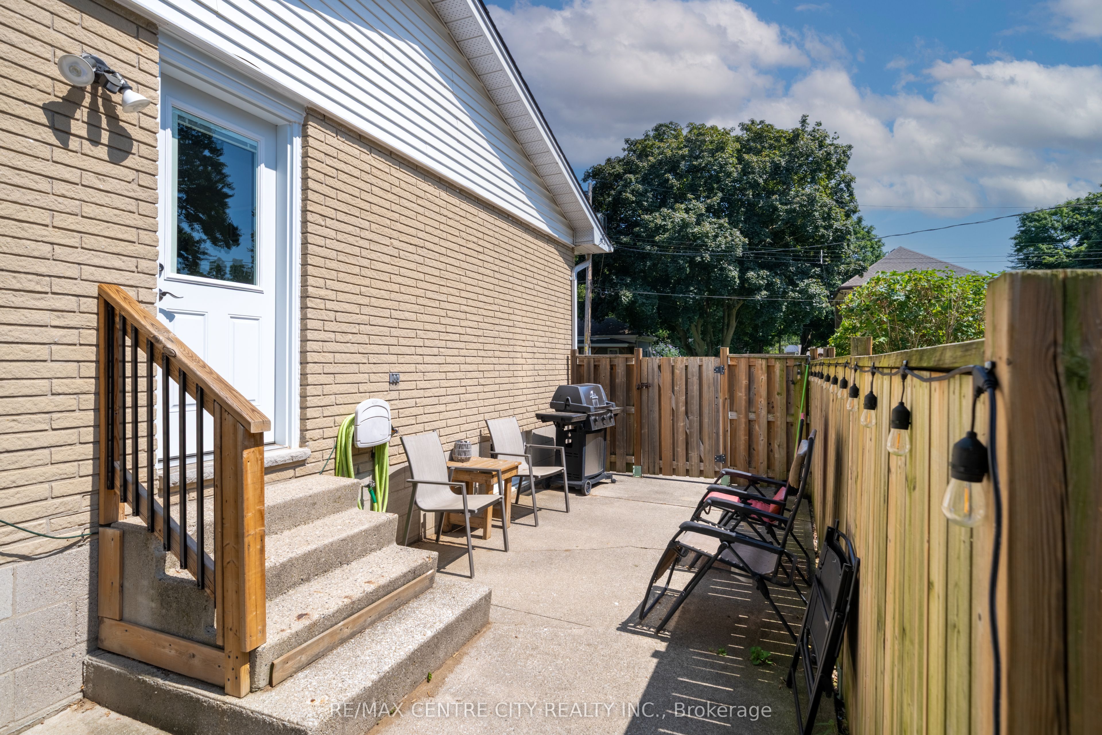 242 Rapley Street, Strathroy-Caradoc, ON N7G 3E6 photo 5