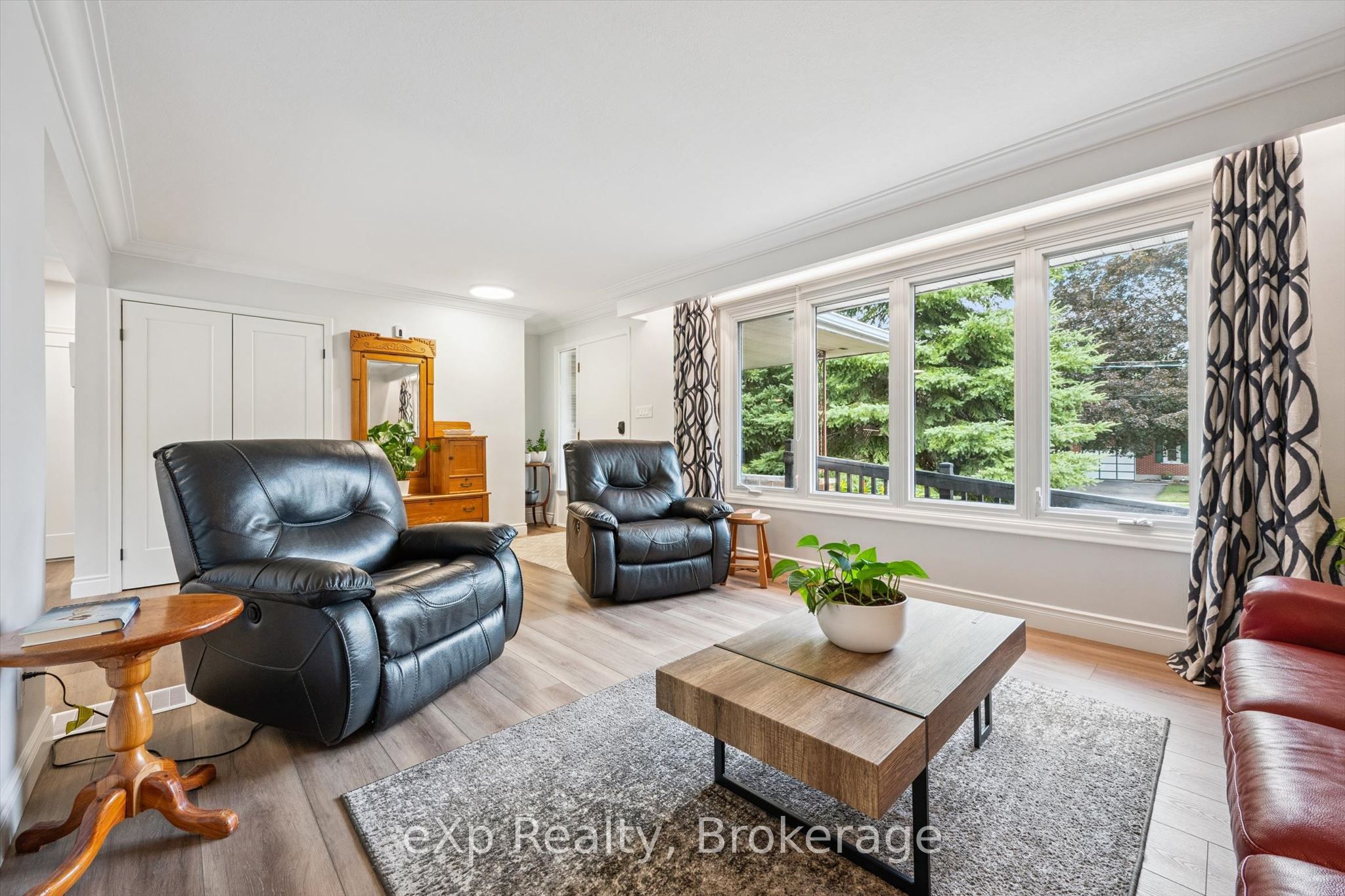 18 Eleanor Court, Guelph, ON N1E 1S8 photo 5