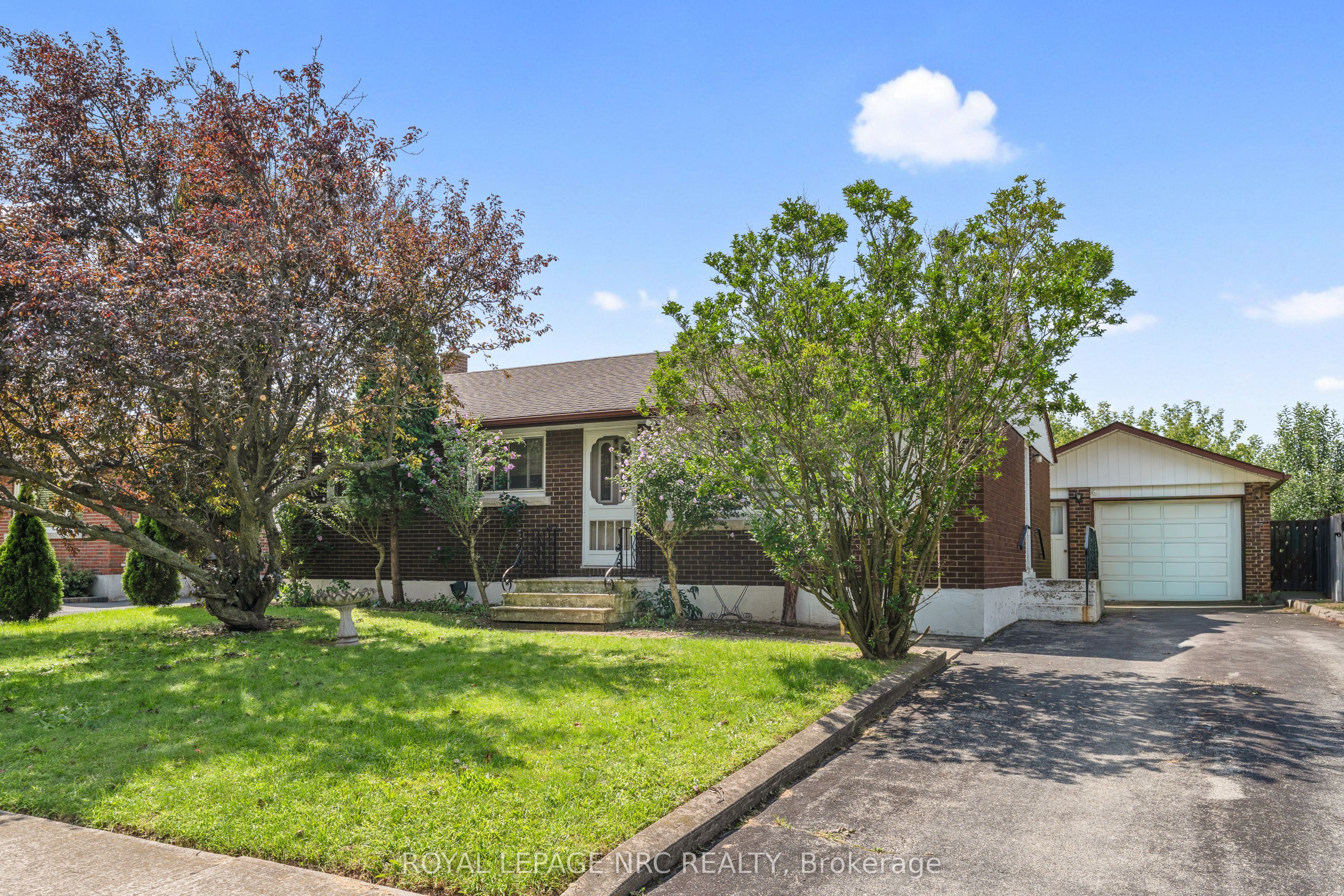 7427 Merritt Avenue, Niagara Falls, ON L2G 5C3
