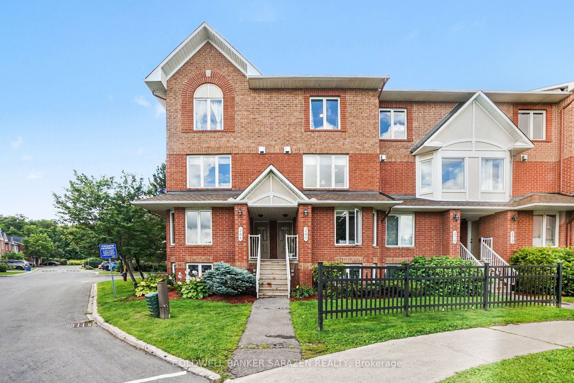 282 Cresthaven Drive 11, Barrhaven, ON K2G 6W4