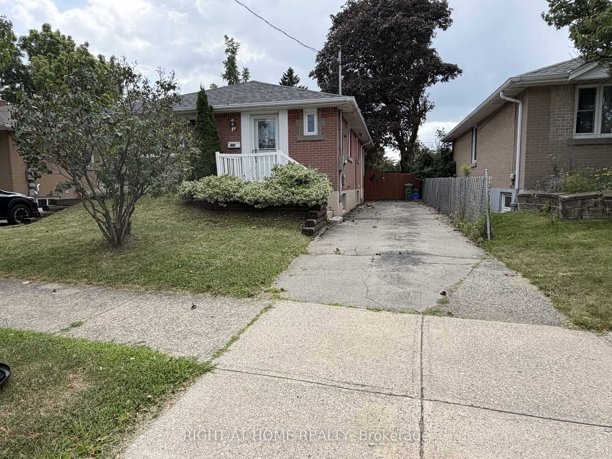 830 Brucedale Avenue E Lower, Hamilton, ON L8T 1L3 photo 2