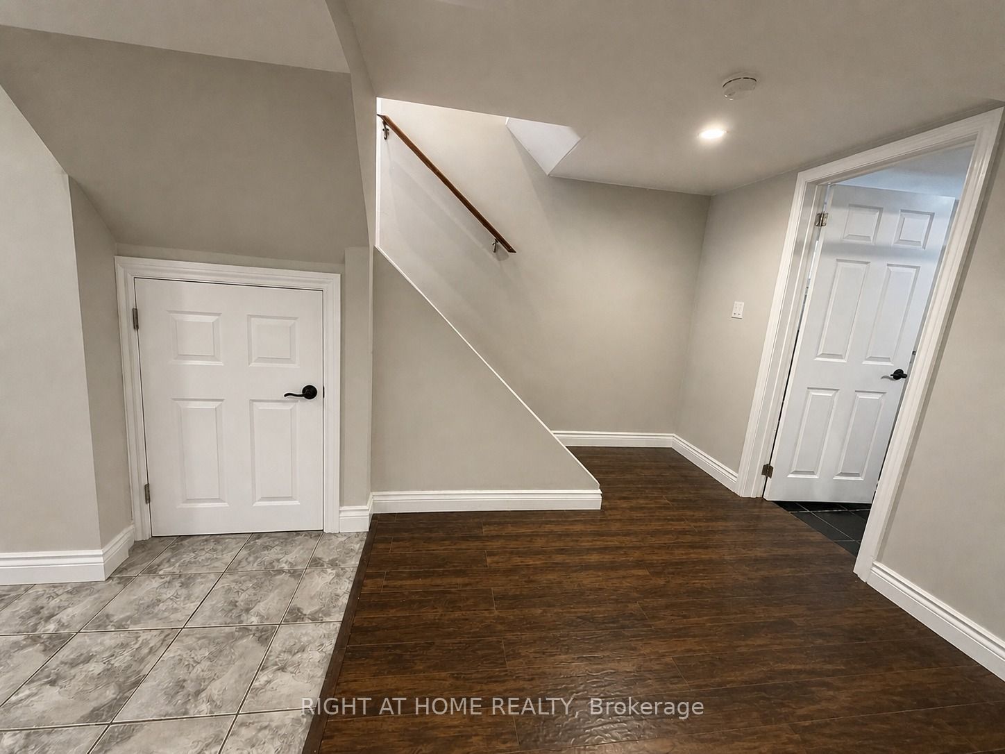 830 Brucedale Avenue E Lower, Hamilton, ON L8T 1L3 photo 4
