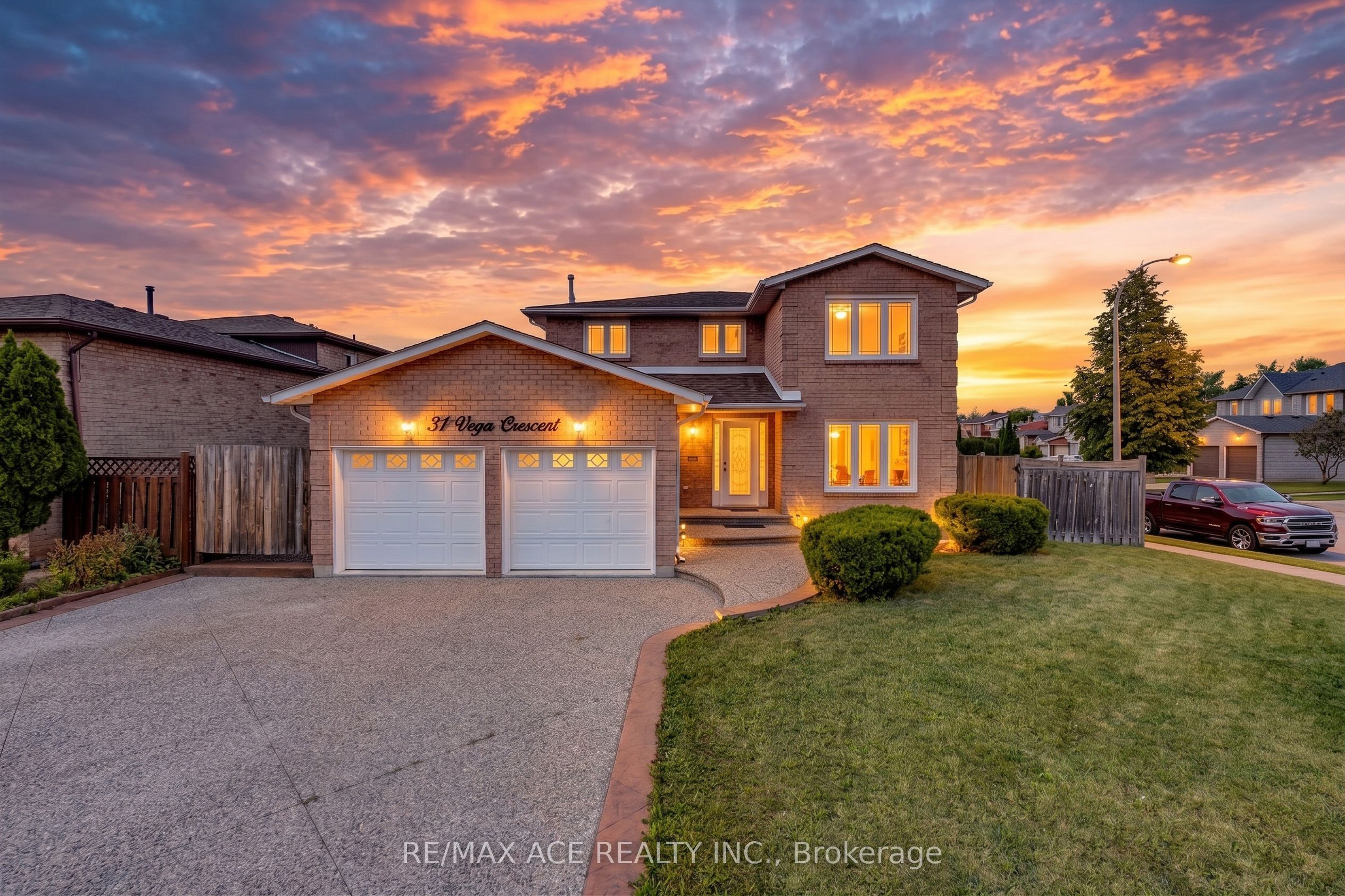 31 Vega Crescent, Hamilton, ON L8E 4S6