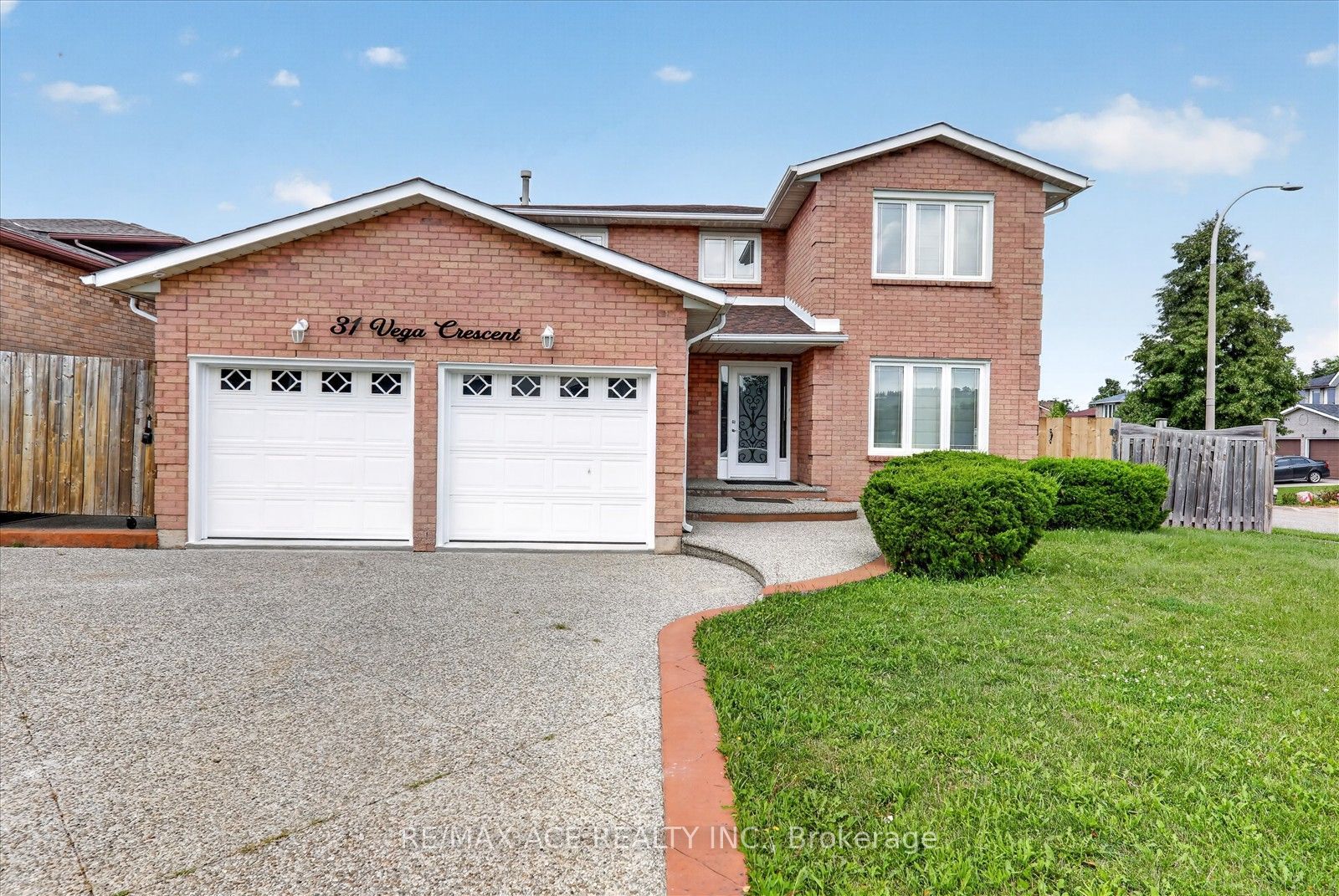 31 Vega Crescent, Hamilton, ON L8E 4S6 photo 2