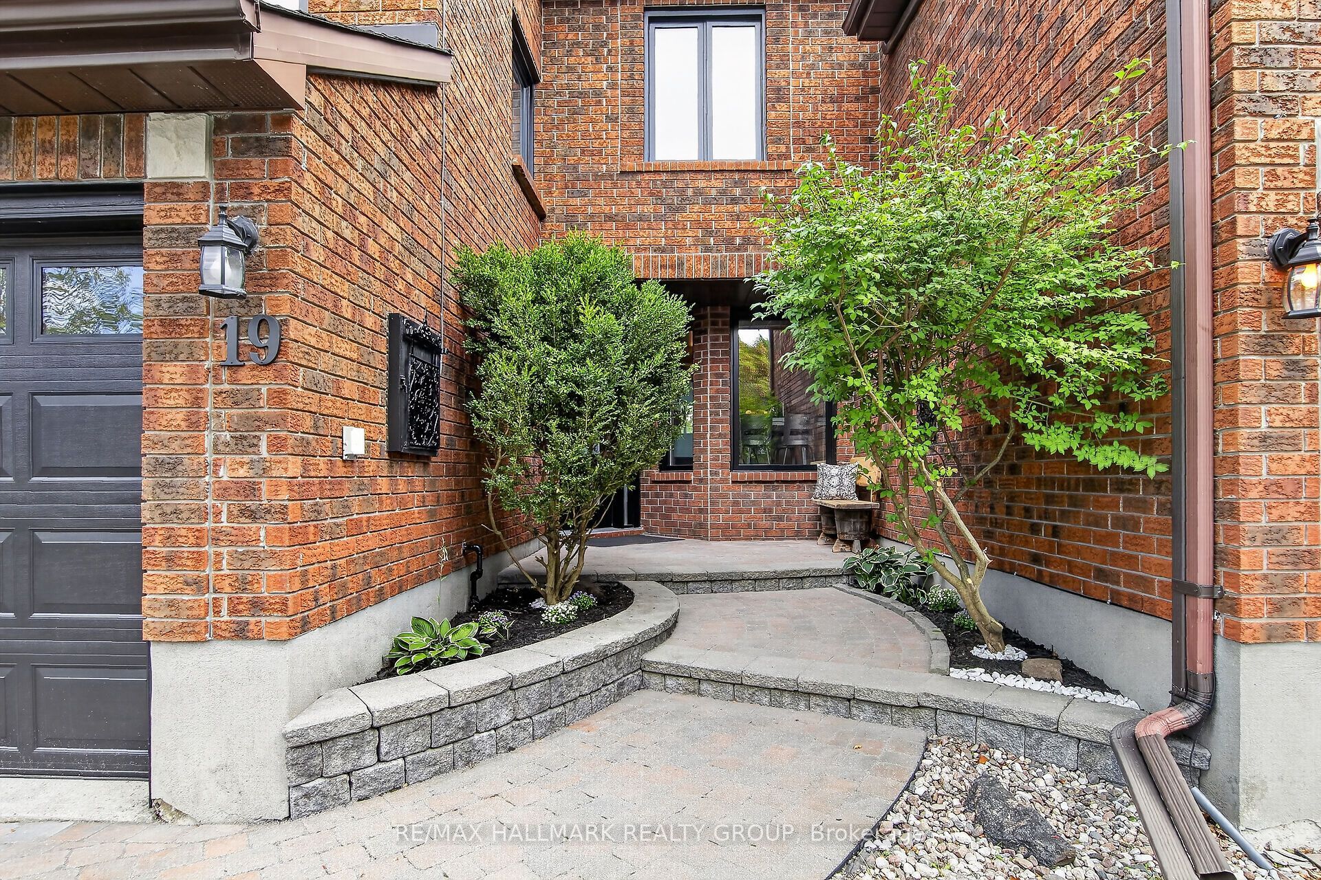 19 Windeyer Crescent, Kanata, ON K2K 2P6 photo 2