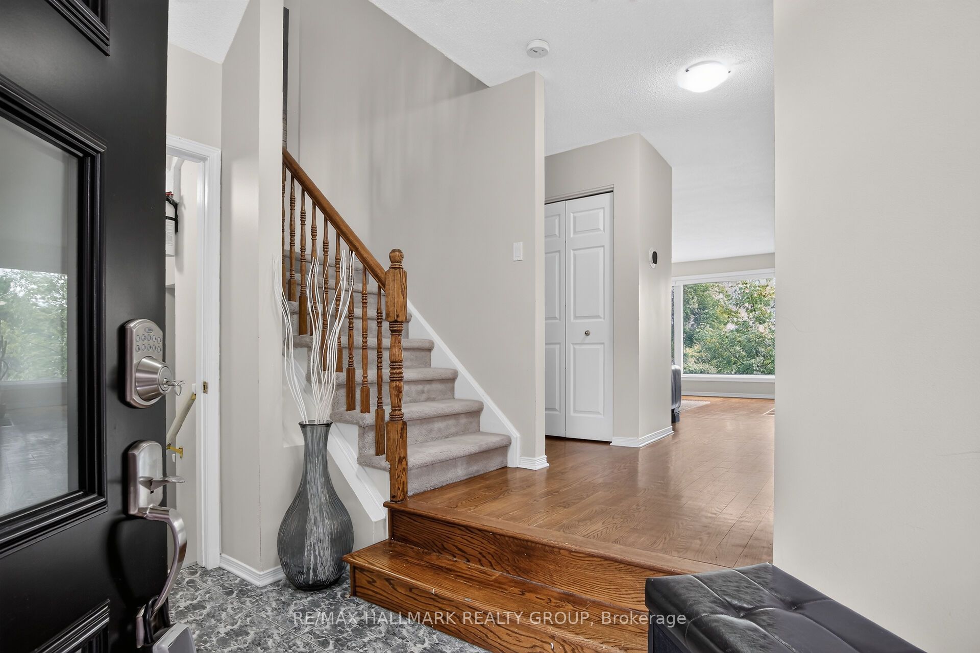 19 Windeyer Crescent, Kanata, ON K2K 2P6 photo 3