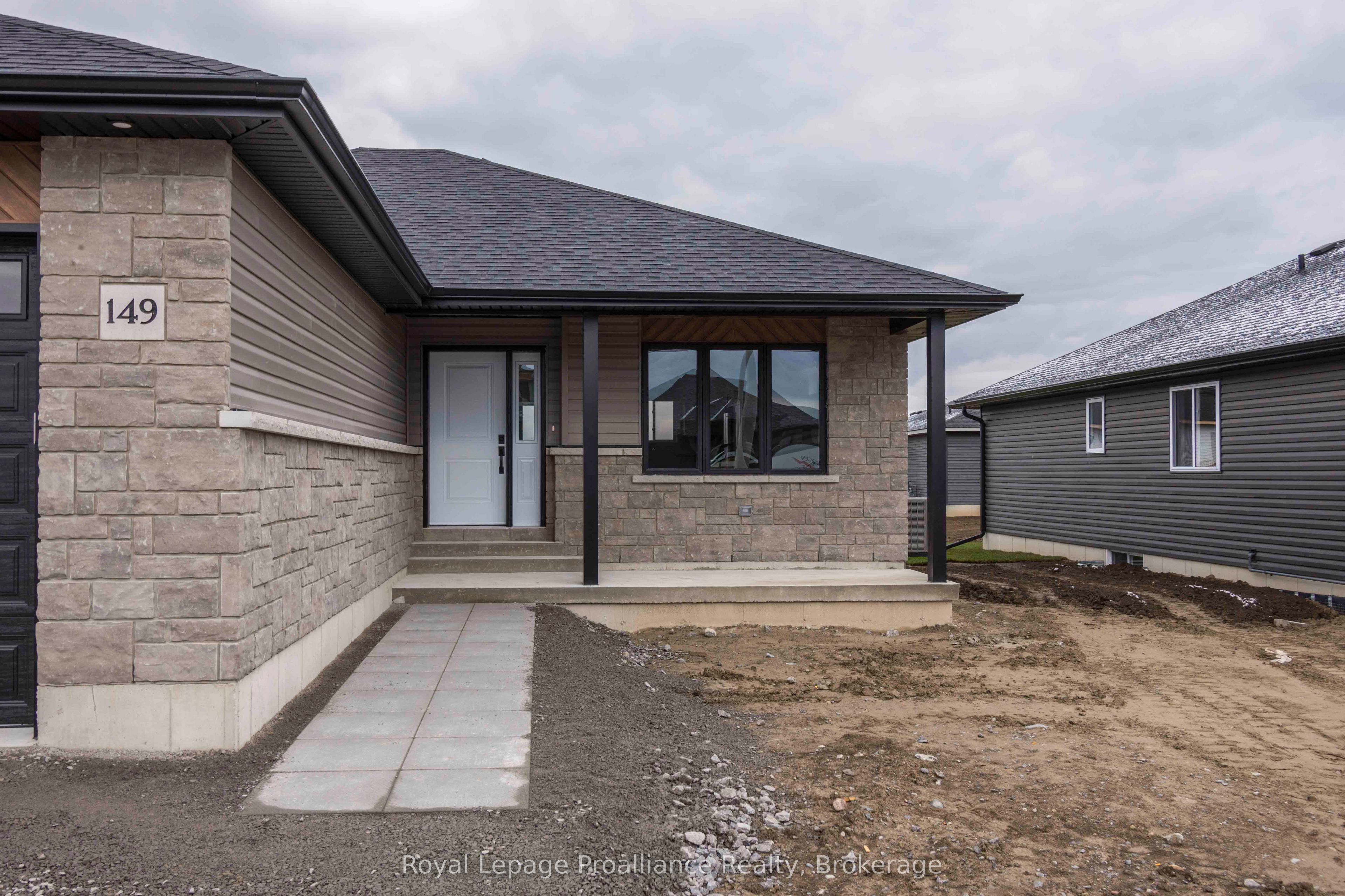 149 Sienna Avenue A, Belleville, ON K8P 0J5 photo 2