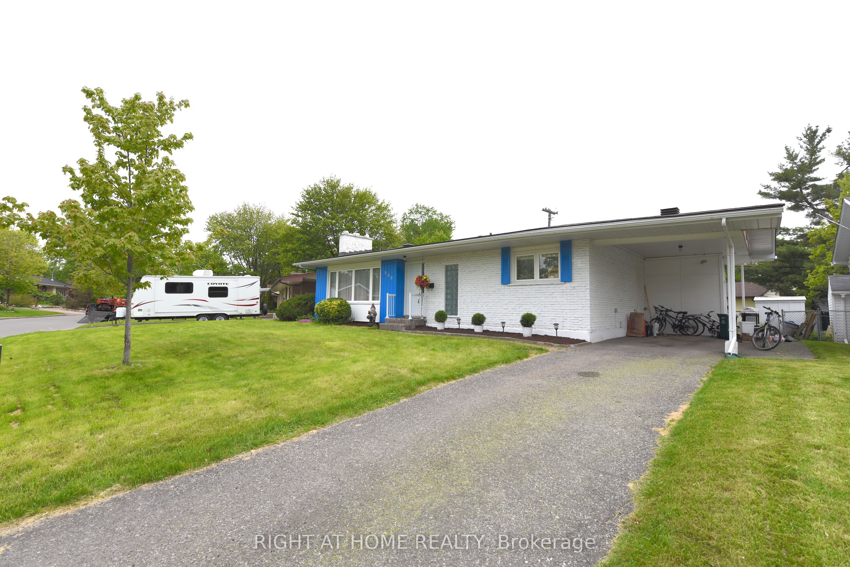 989 GOREN Avenue, Elmvale Acres and Area, ON K1G 2T8
