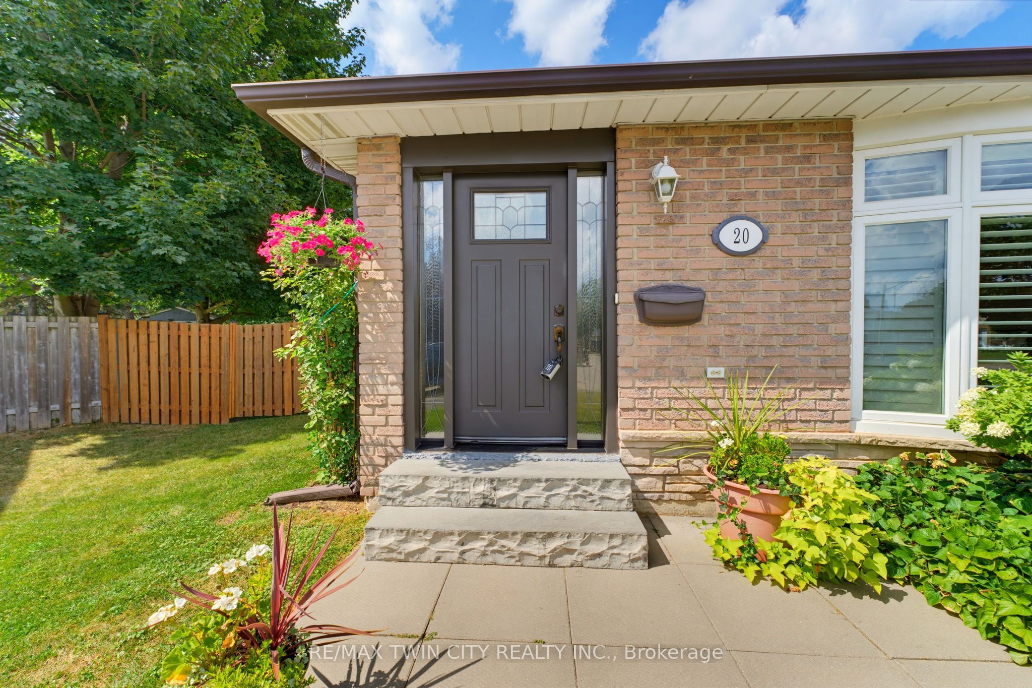 20 Clover Court, Brant, ON N3L 3M7 photo 3