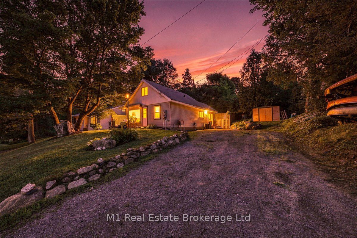18 Wilmott Street, Huntsville, ON P1H 1T9