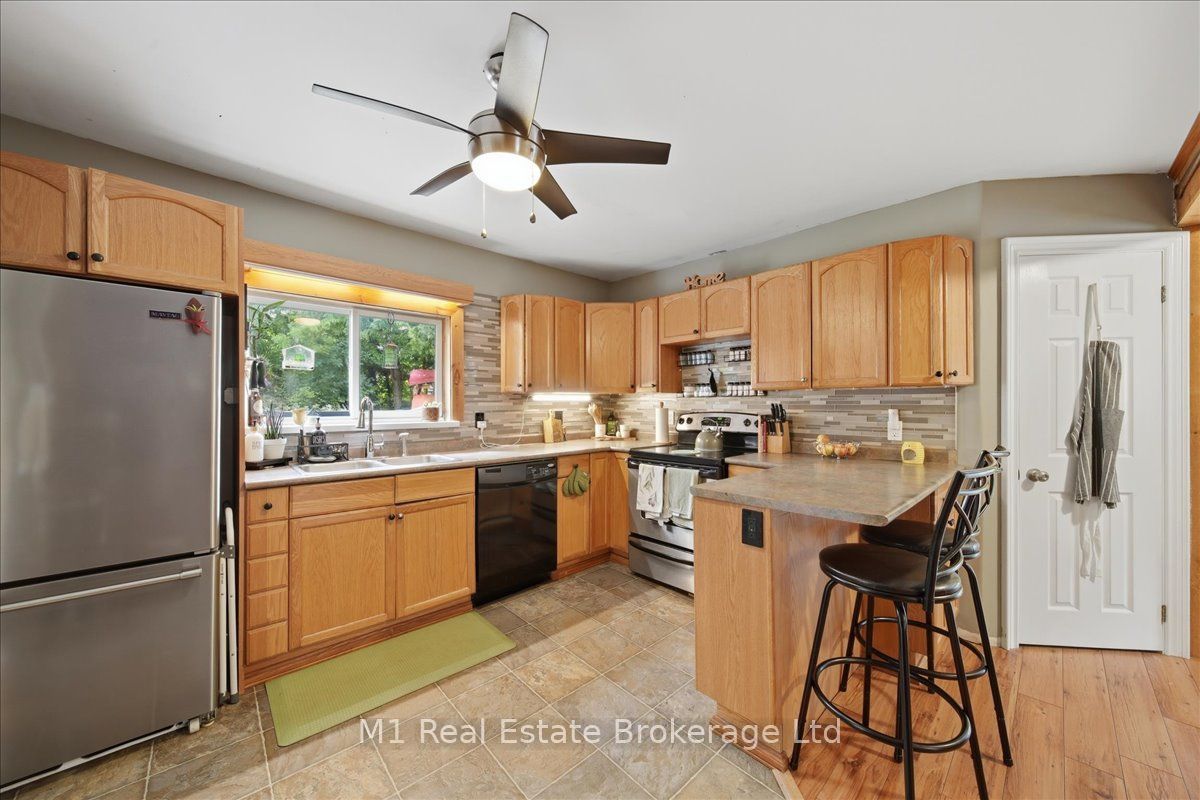 18 Wilmott Street, Huntsville, ON P1H 1T9 photo 4