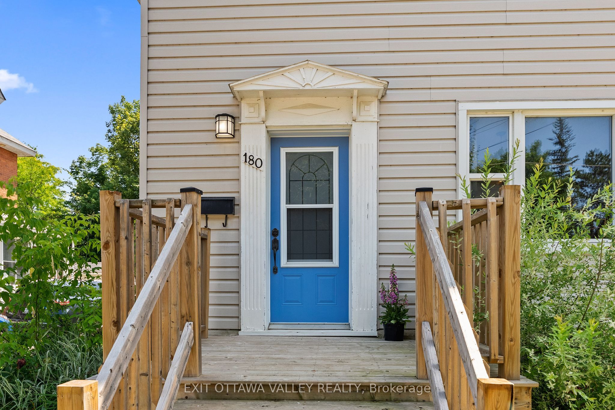 180 Mary Street, Pembroke, ON K8A 5V6 photo 3