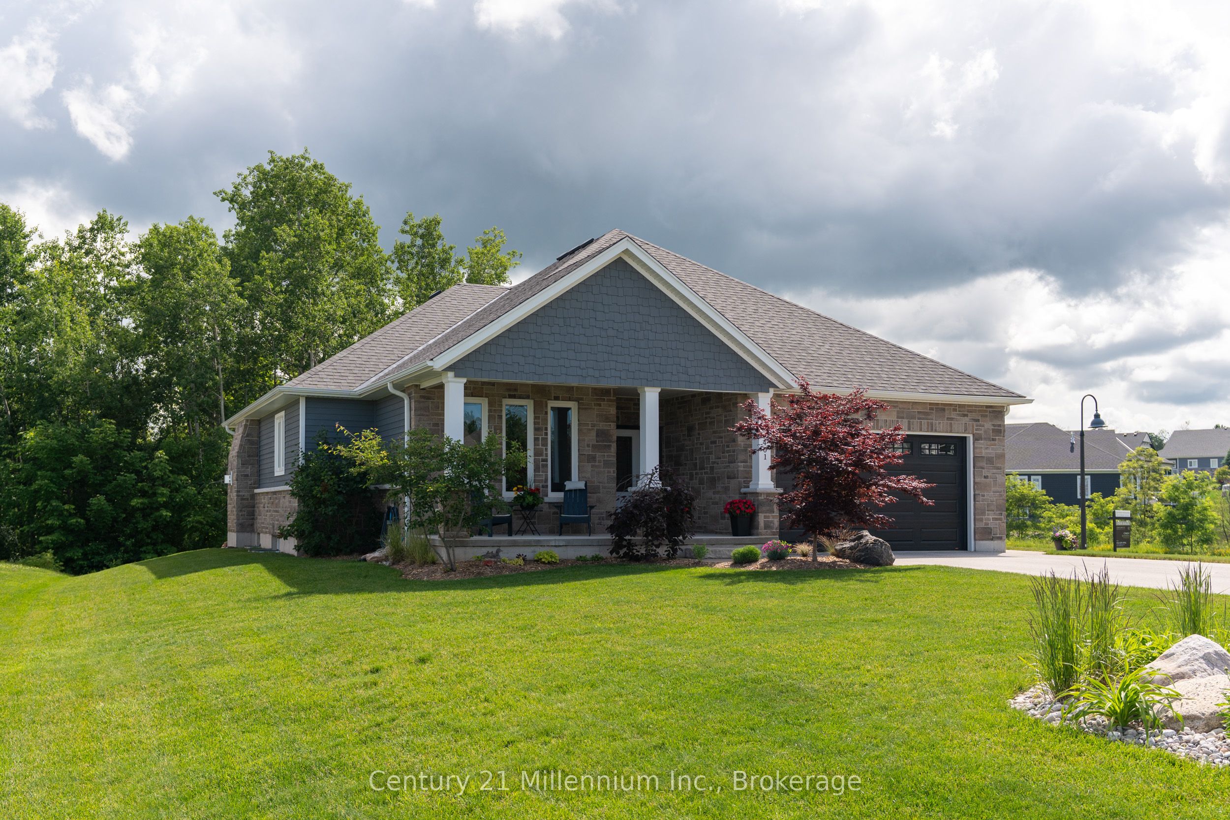 401 Algoma Crescent, Georgian Bluffs, ON N0H 1S0 photo 2