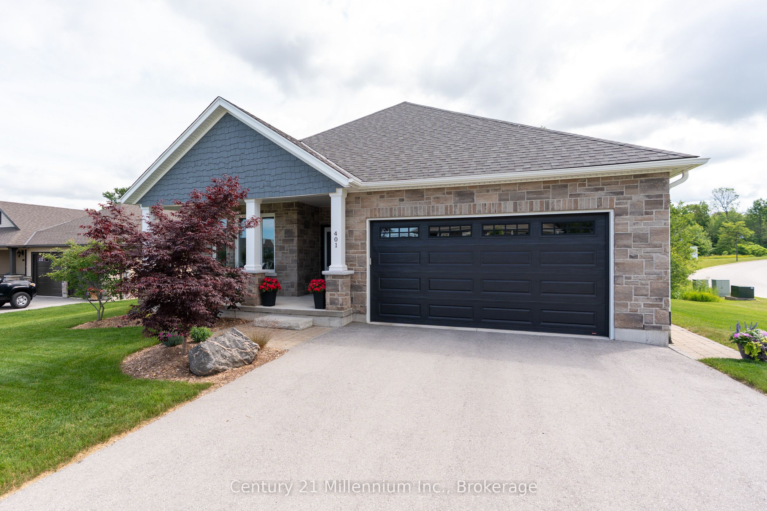 401 Algoma Crescent, Georgian Bluffs, ON N0H 1S0 photo 3