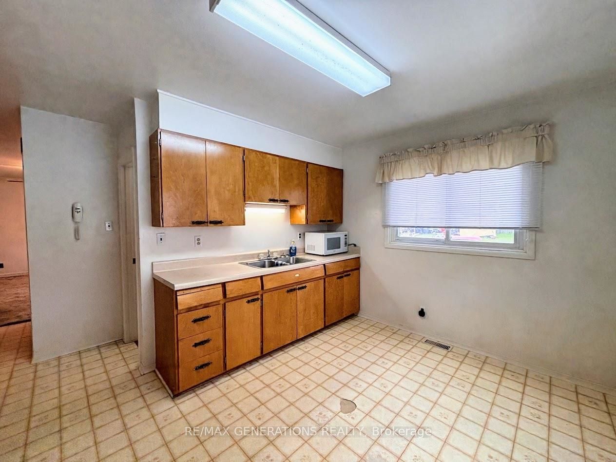 15 Falcon Avenue, Manitouwadge, ON P0T 2C0 photo 2