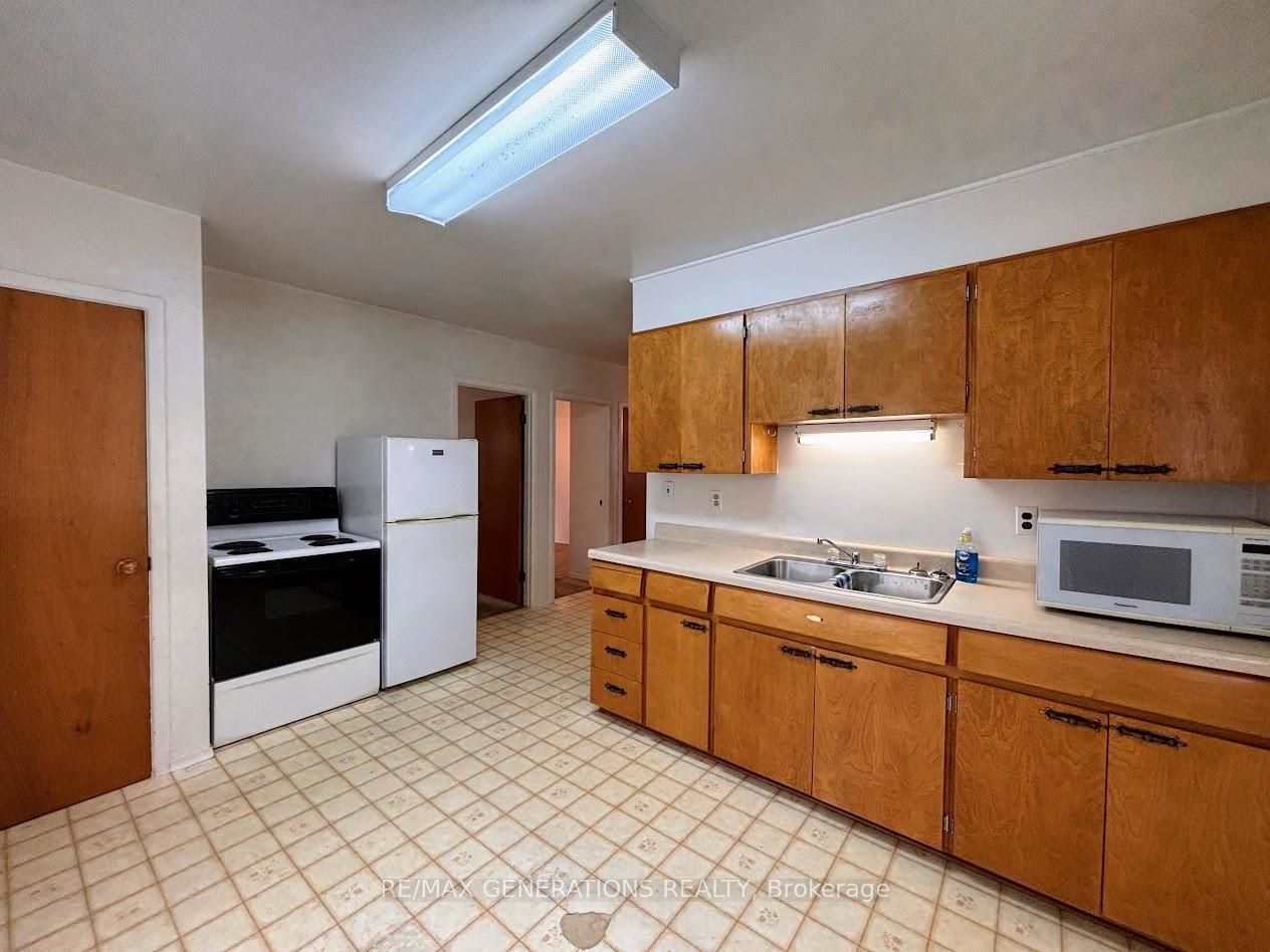 15 Falcon Avenue, Manitouwadge, ON P0T 2C0 photo 3