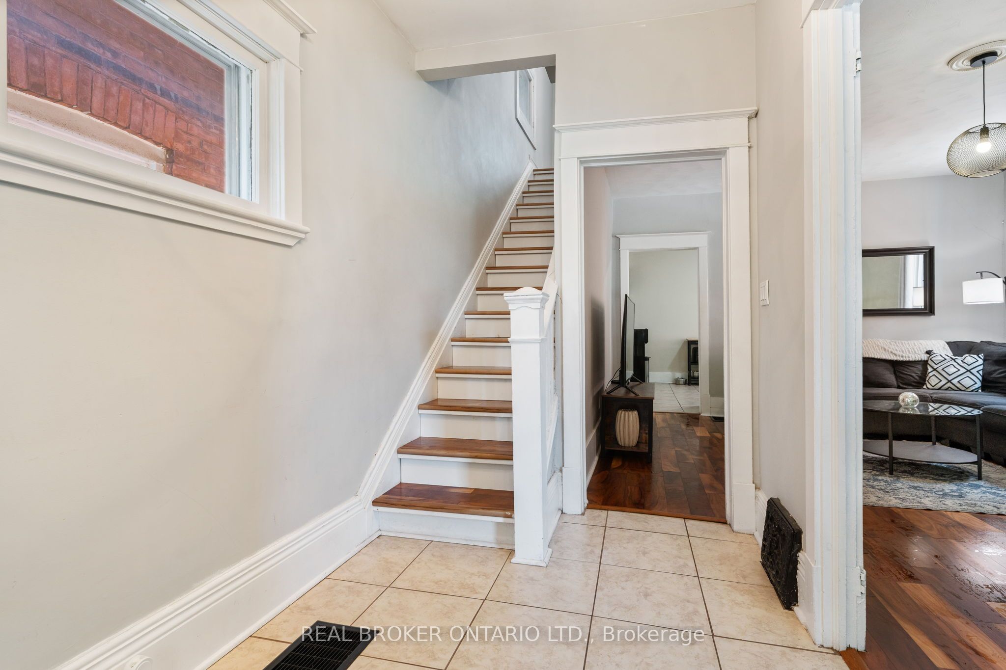 30 DUNDAS Street, Brantford, ON N3R 1R9 photo 4