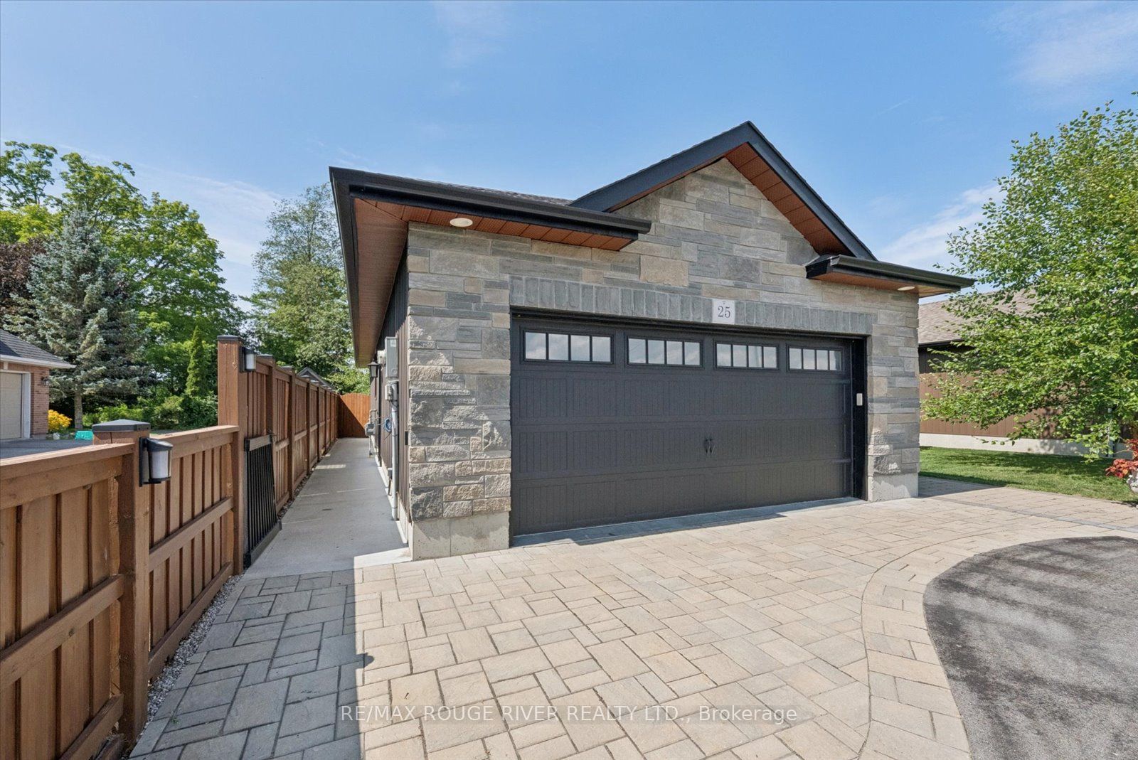 25 Ambrosia Terrace, Quinte West, ON K8V 0G7 photo 4