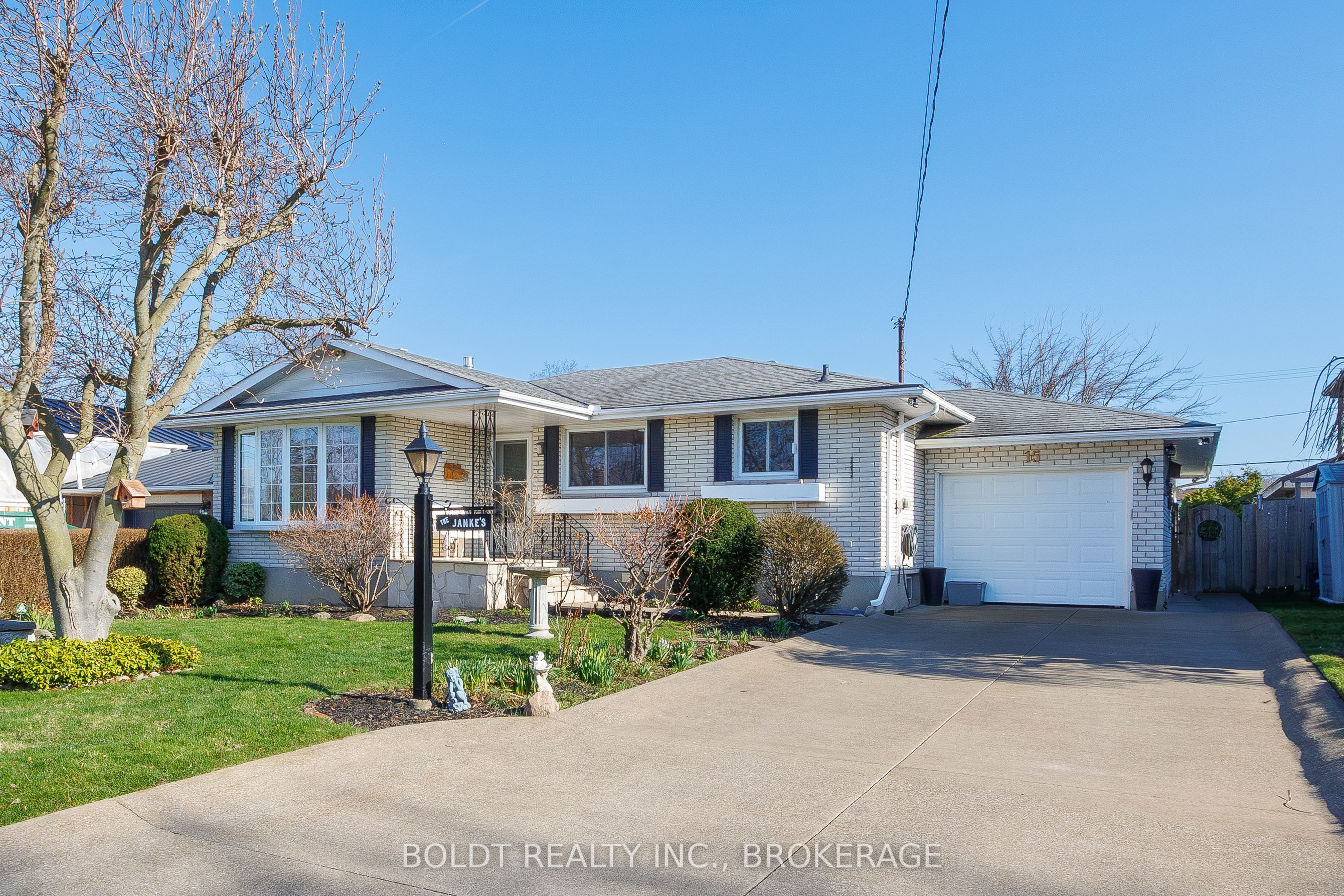 15 Nottingham Court, St. Catharines, ON L2M 1L6