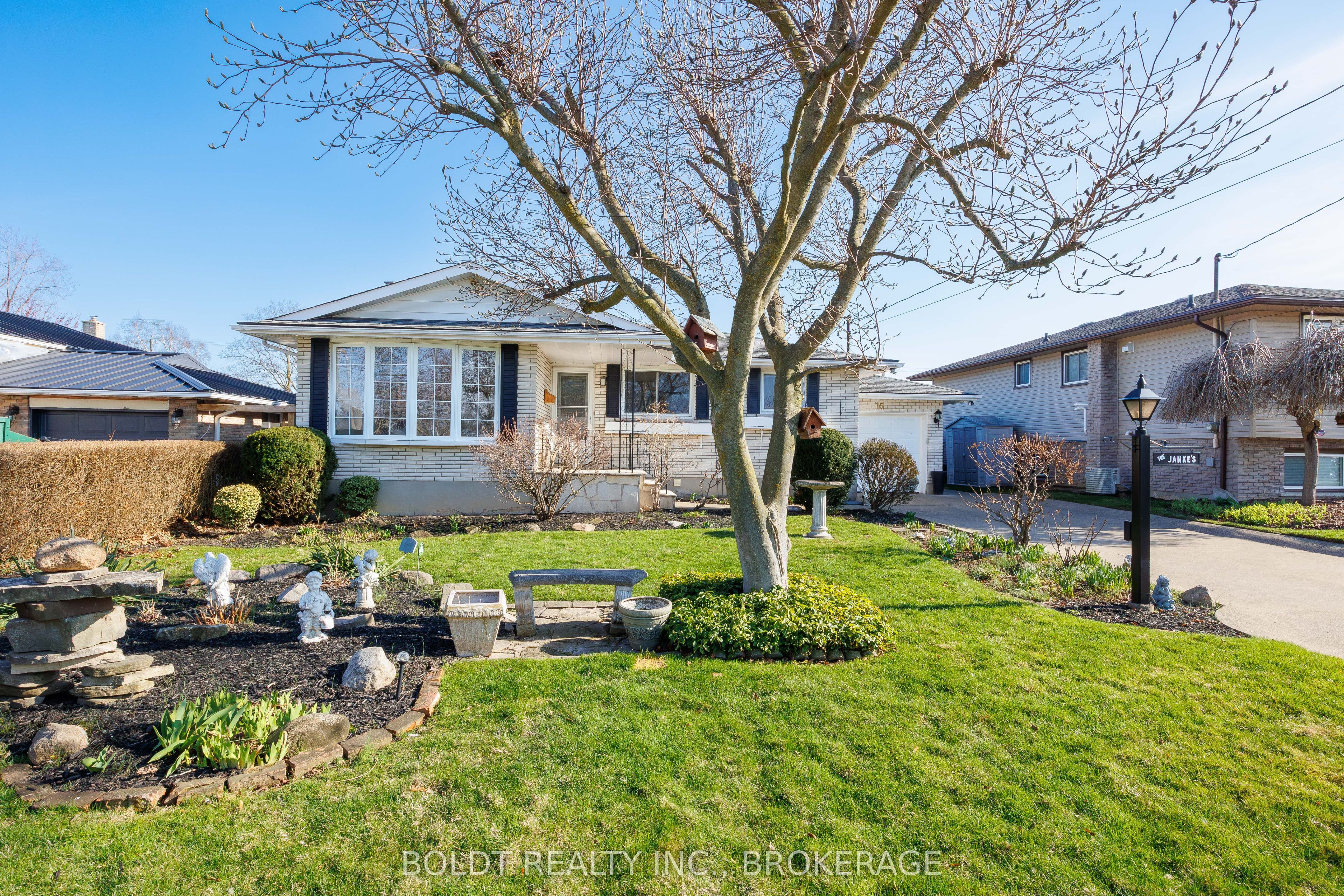 15 Nottingham Court, St. Catharines, ON L2M 1L6 photo 2