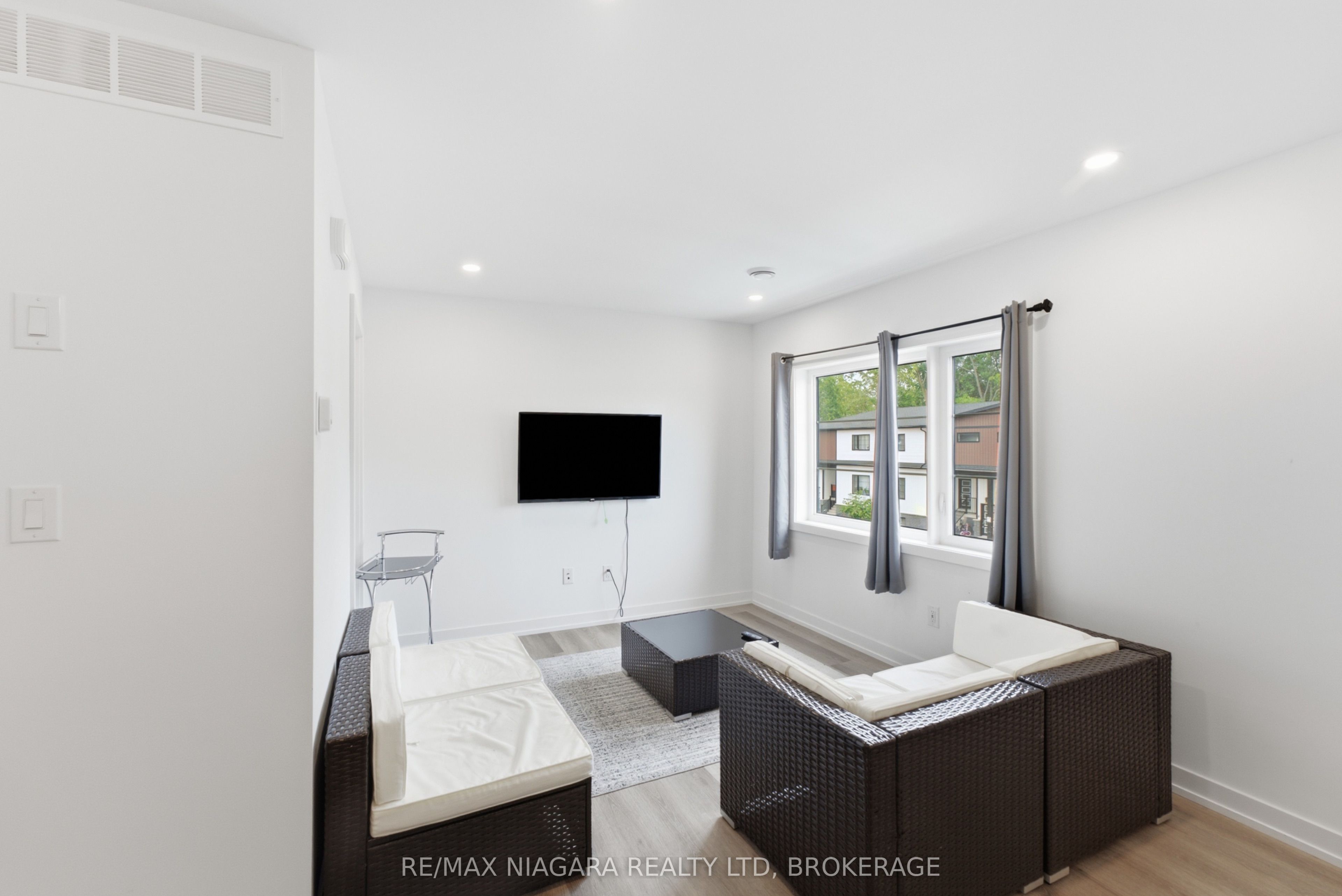 4263 Fourth Avenue 635, Niagara Falls, ON L2E 0C2 photo 5