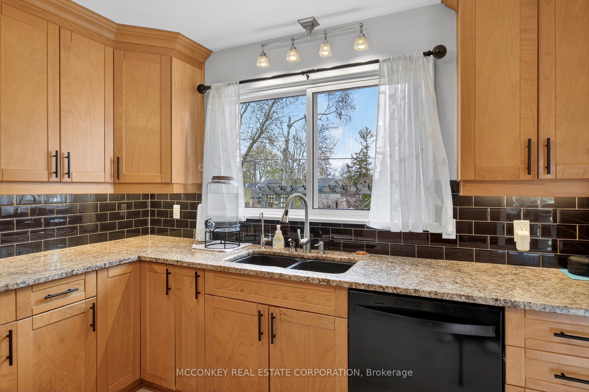 834 Crowley Crescent, Peterborough, ON K9J 6P7 photo 5