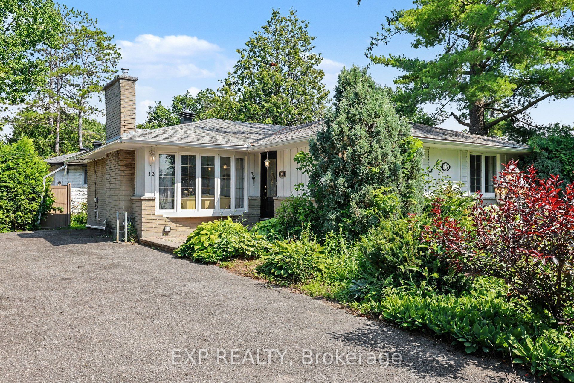16 Elmsley Crescent, Bells Corners and South to Fallowfield, ON K2H 6V2 photo 2