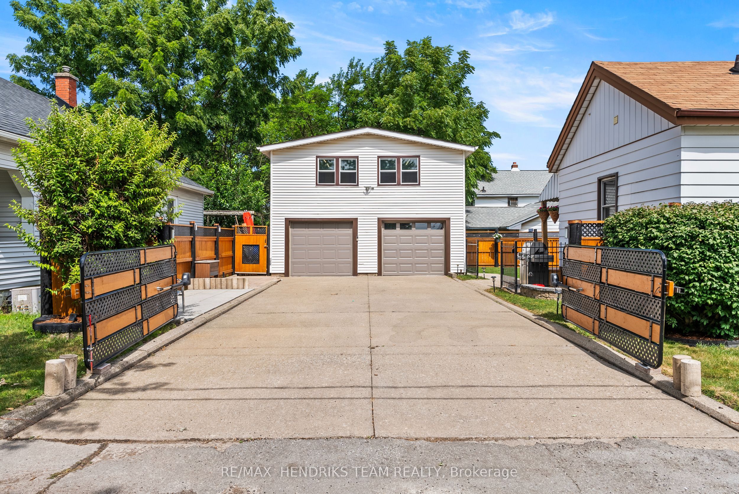 85 Pine Street S, Thorold, ON L2V 3L8 photo 3