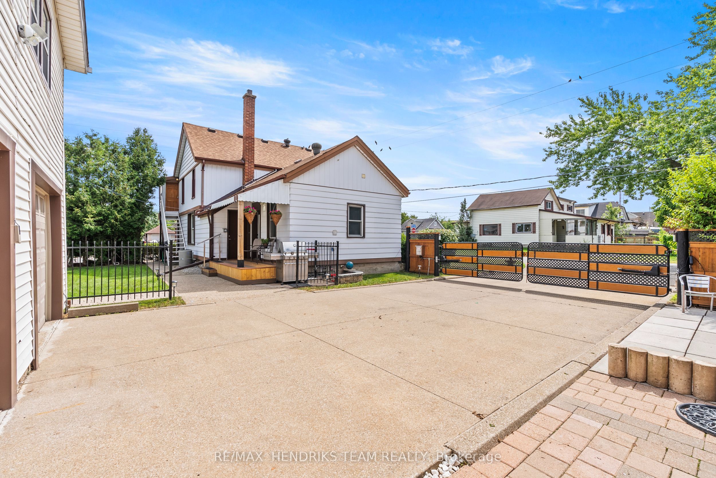 85 Pine Street S, Thorold, ON L2V 3L8 photo 4