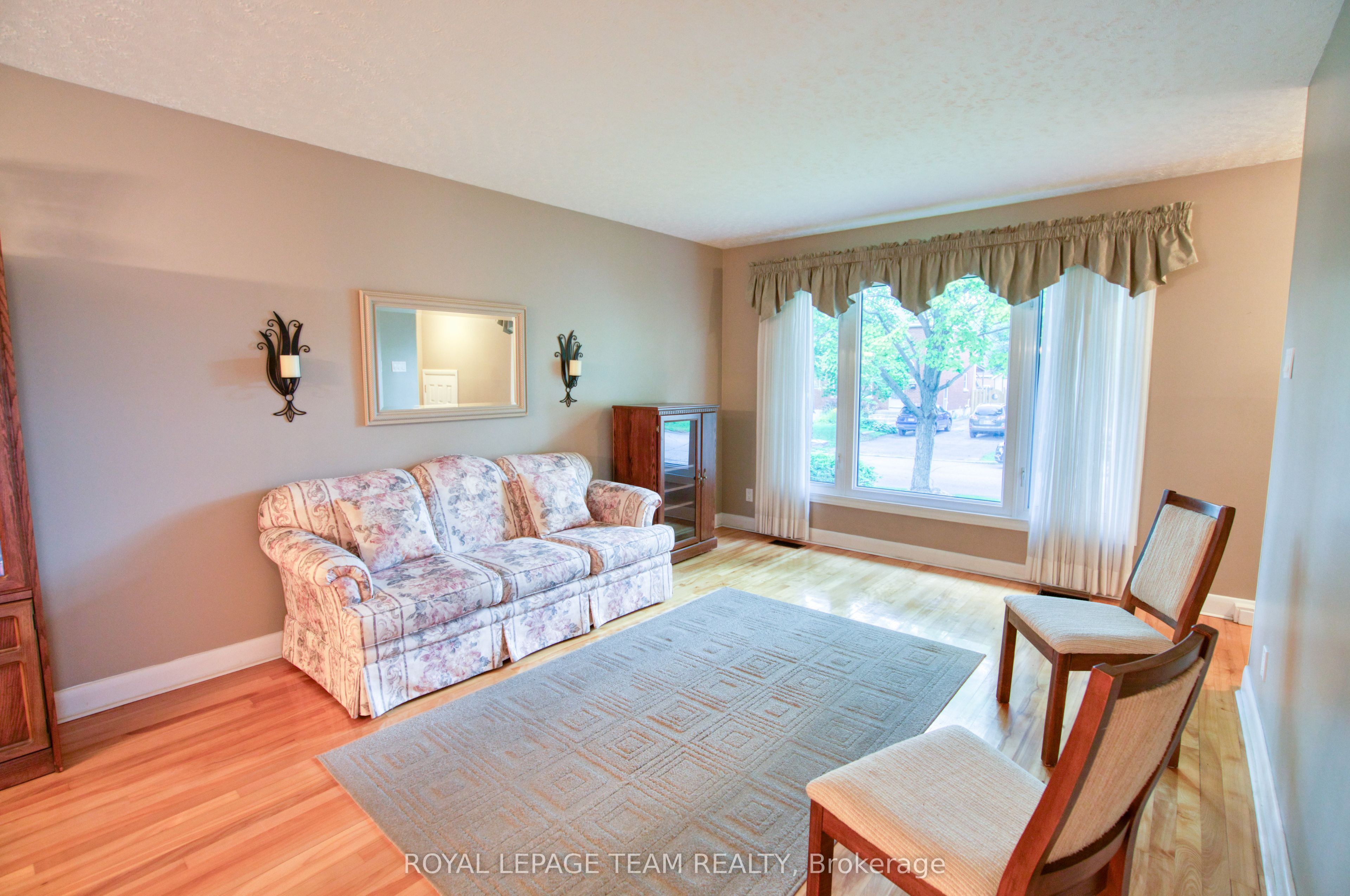 1072 Aldea Avenue, Billings Bridge - Riverside Park and Area, ON K1H 8B9 photo 4