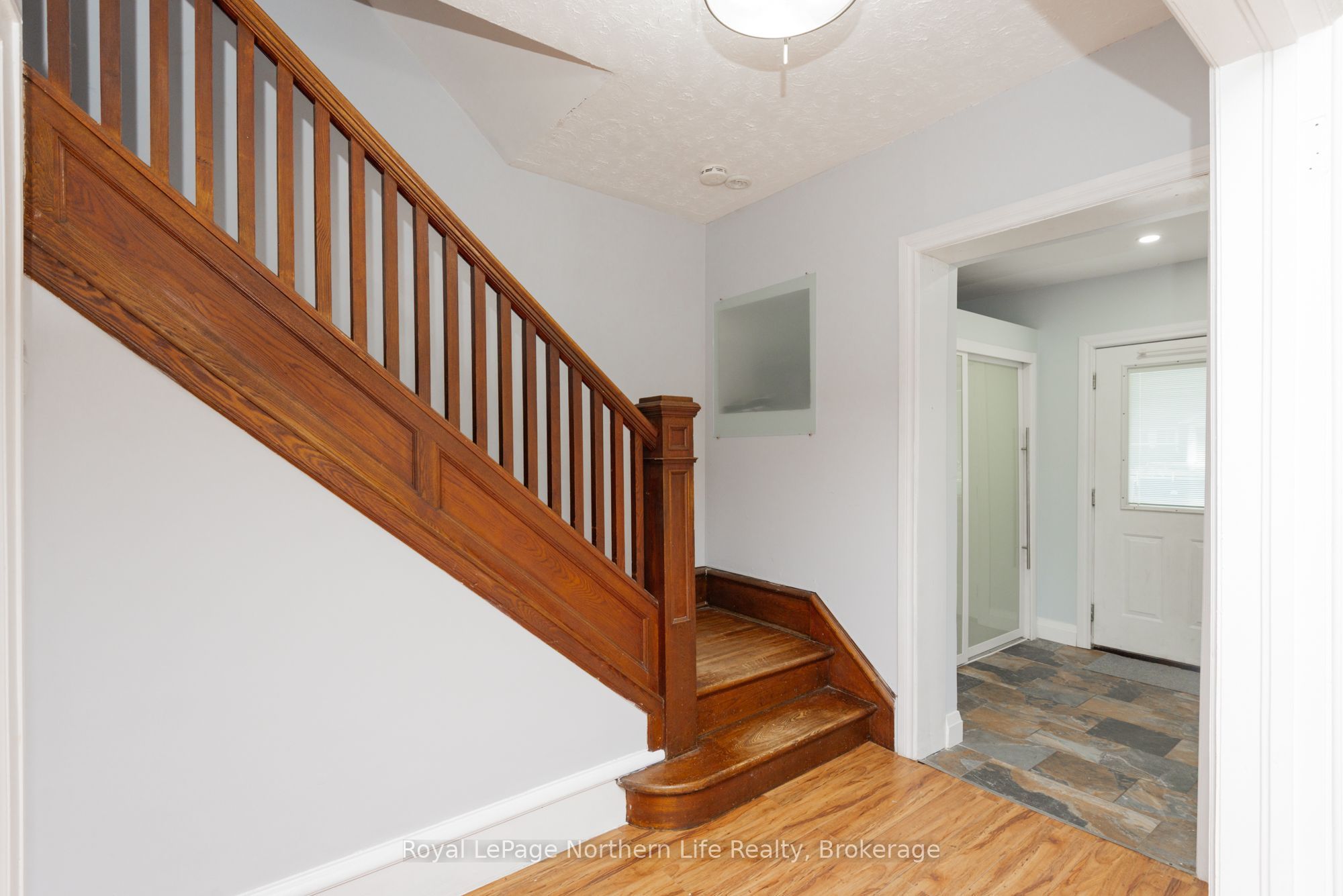 583 Wyld Street, North Bay, ON P1B 1Z8 photo 2