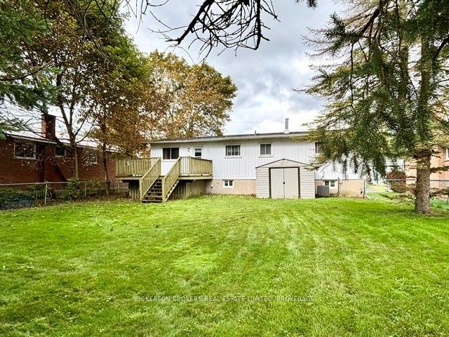 355 Oak Street, Gananoque, ON K7G 2R7 photo 2