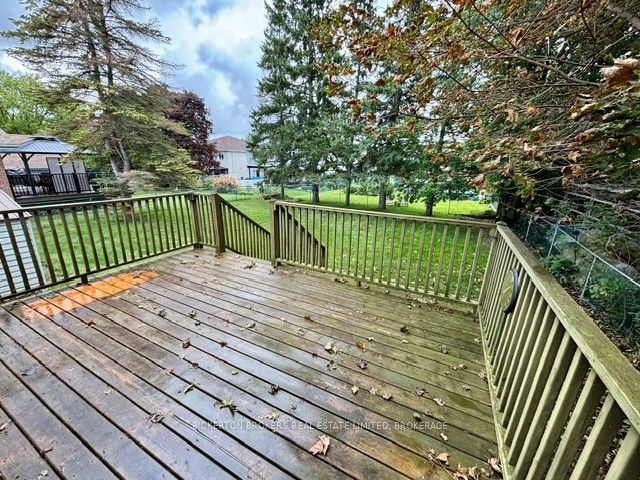 355 Oak Street, Gananoque, ON K7G 2R7 photo 3