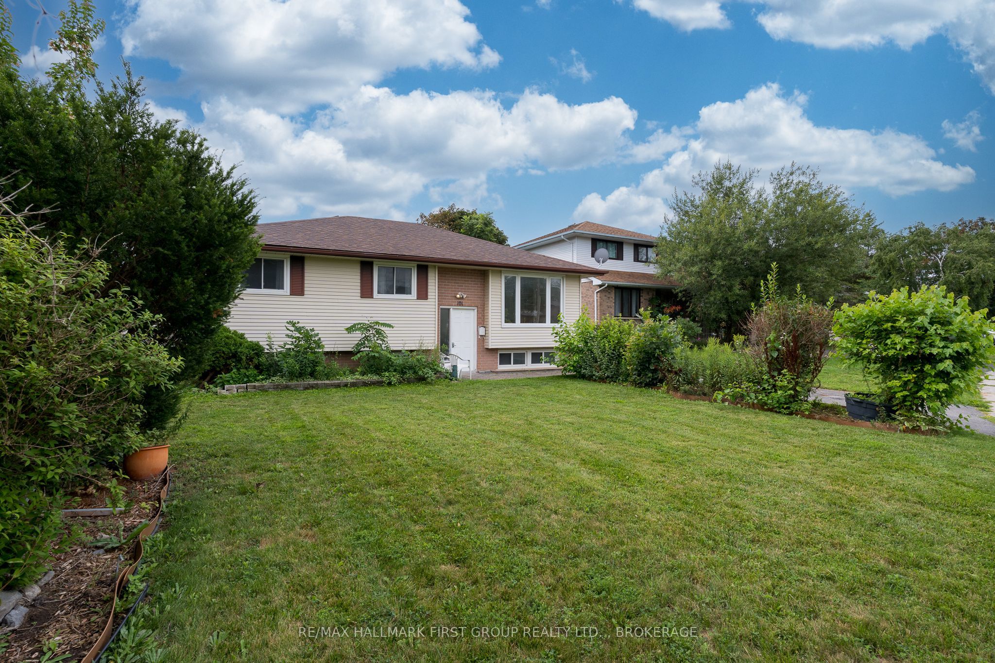 101 Cascade Boulevard, Belleville, ON K8P 4X5 photo 2