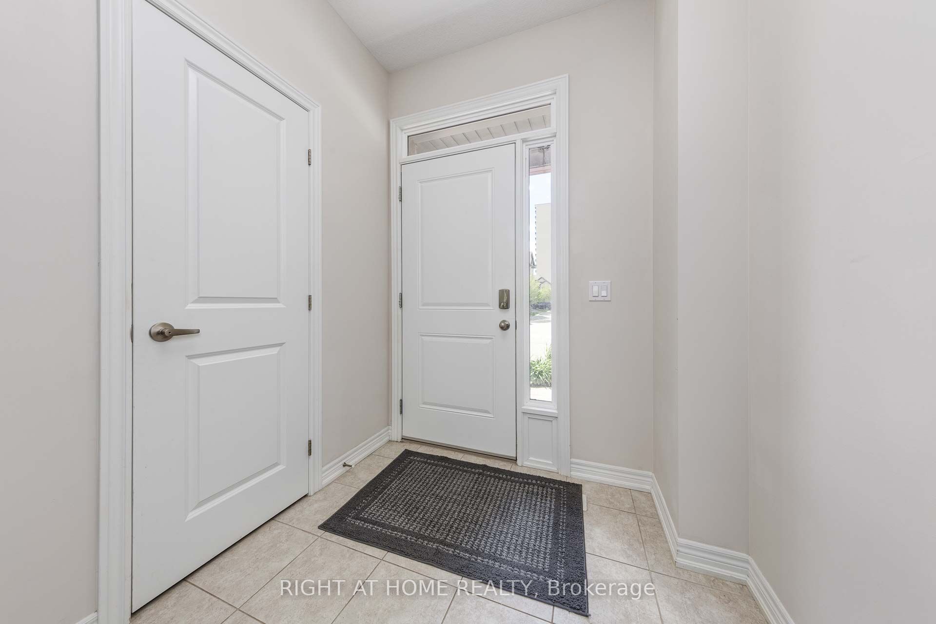 71 Southshore Crescent, Hamilton, ON L8E 0J3 photo 3